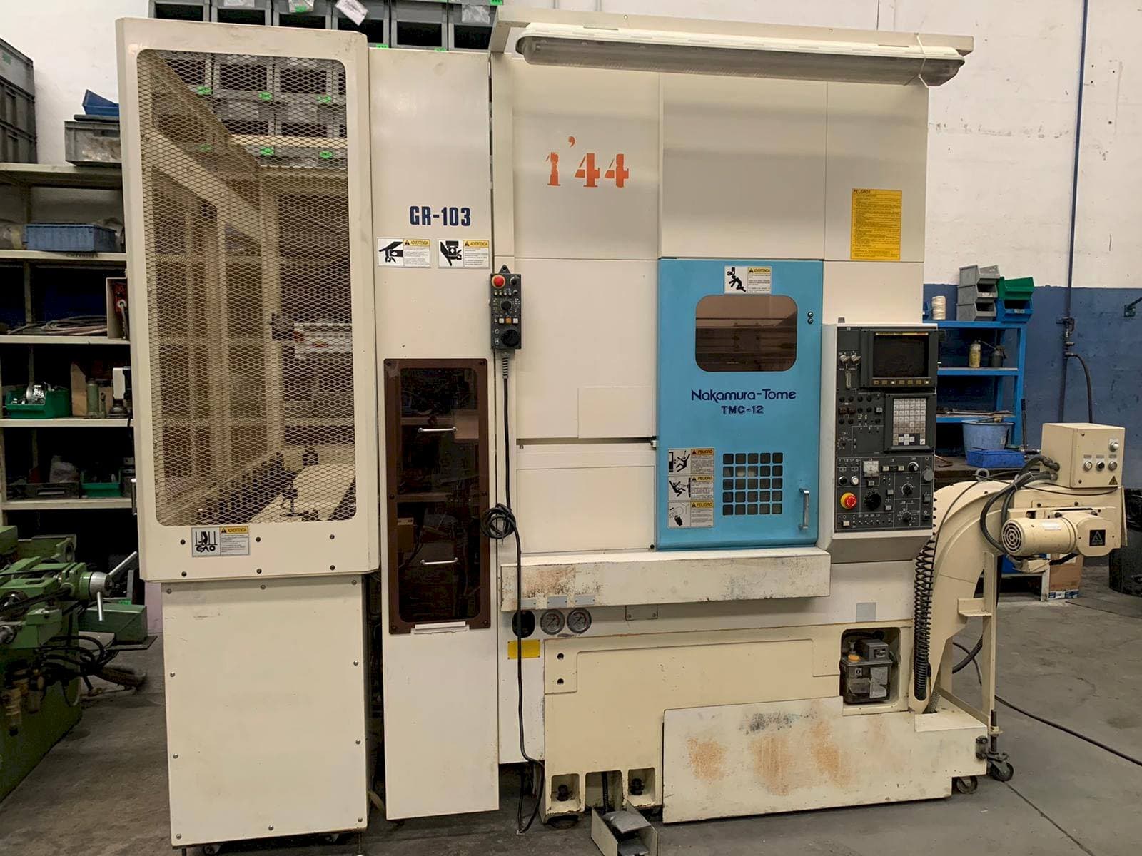 Widok z przodu maszyny NAKAMURA-TOME TMC 12