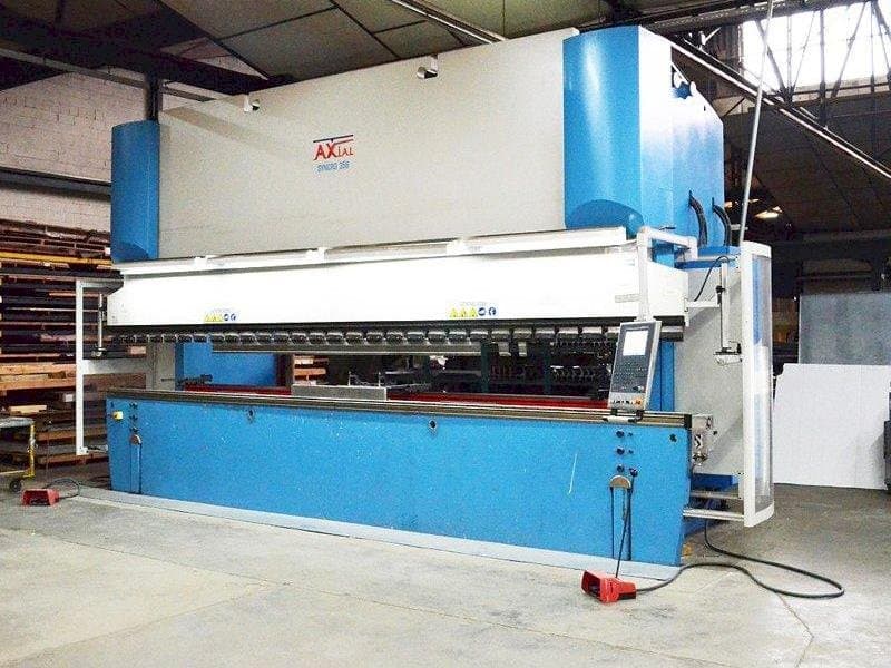 Widok z przodu maszyny Axial SYNCRO 356