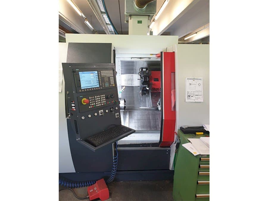 Widok z przodu maszyny EMCO Turn E 65