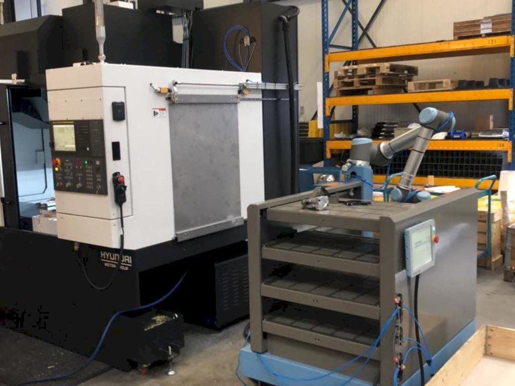 Widok z przodu maszyny Universal Robots UR10