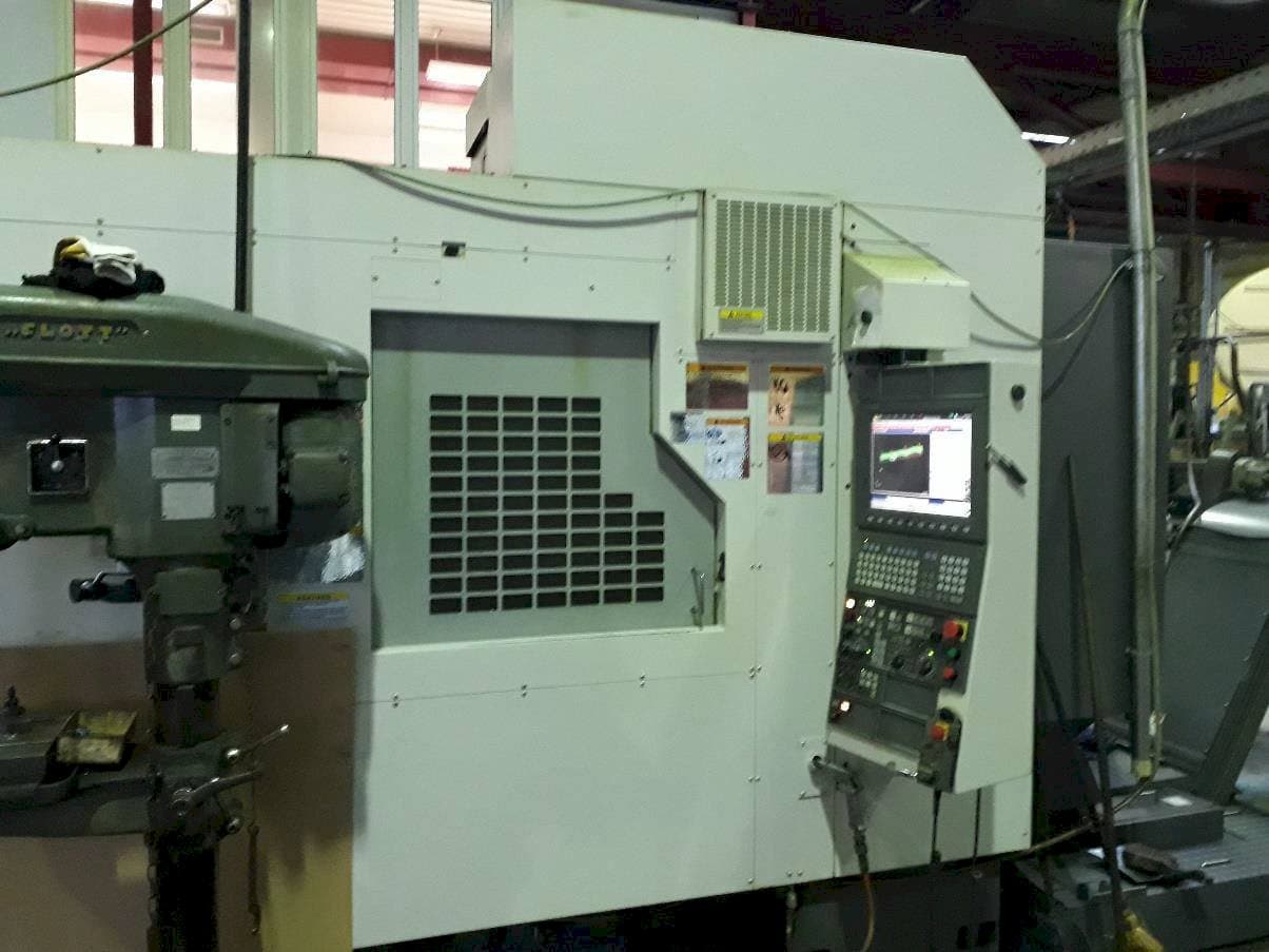 Widok z przodu maszyny Okuma ACE Center MF-46VA