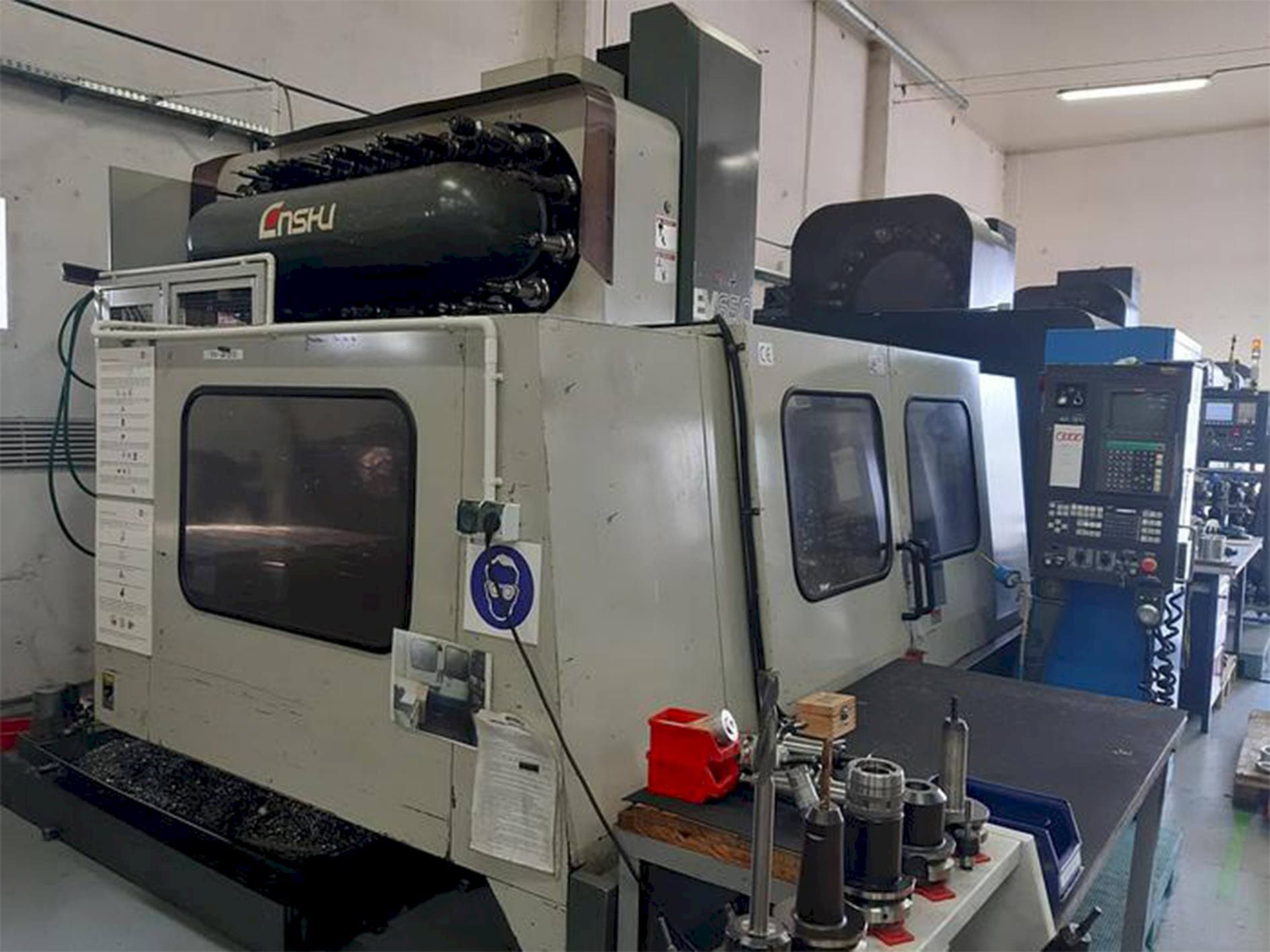 Widok z przodu maszyny Enshu EV 650