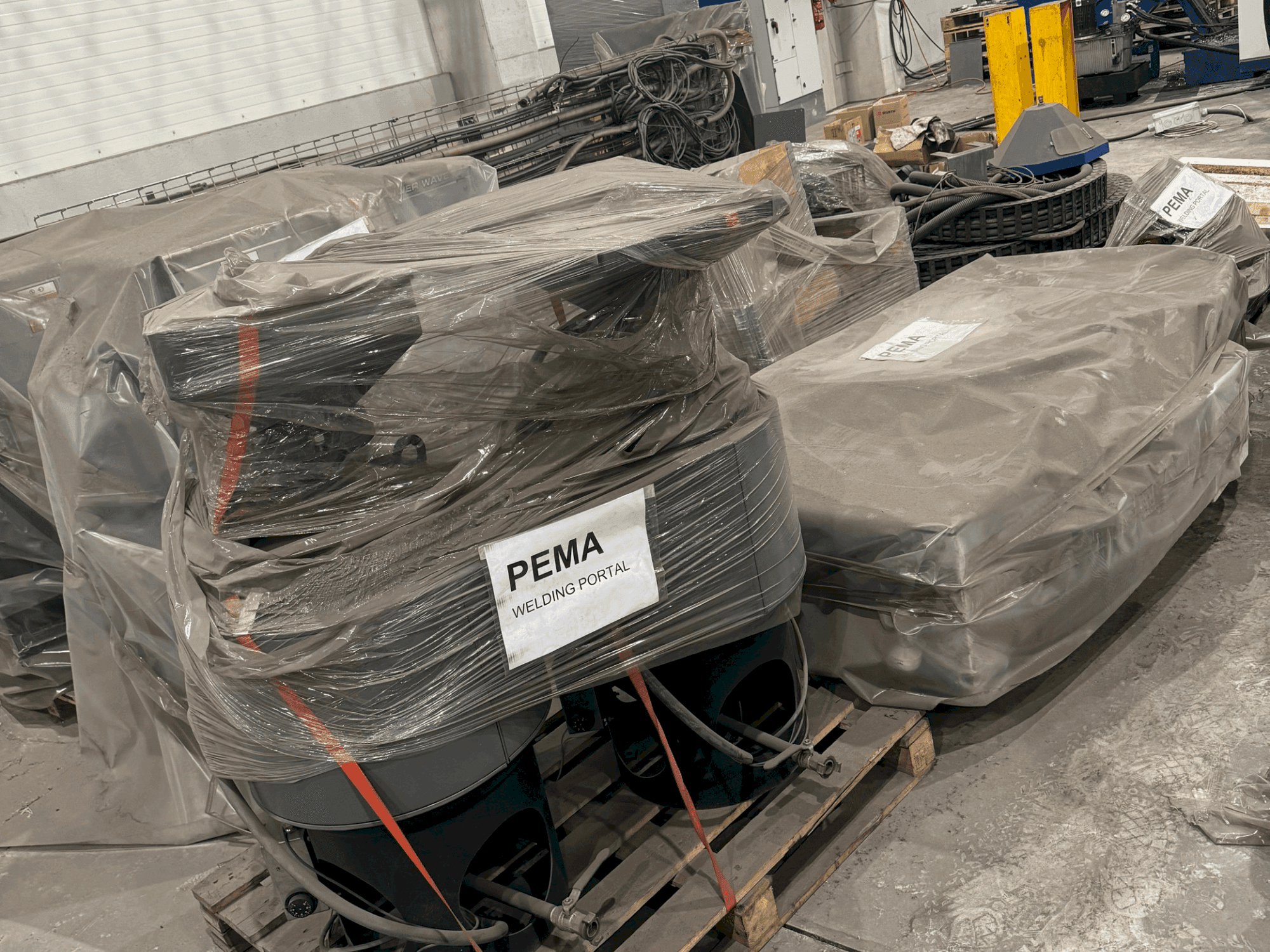 Widok z przodu maszyny PEMA Column & Boom HD 4x4 Twin SAW