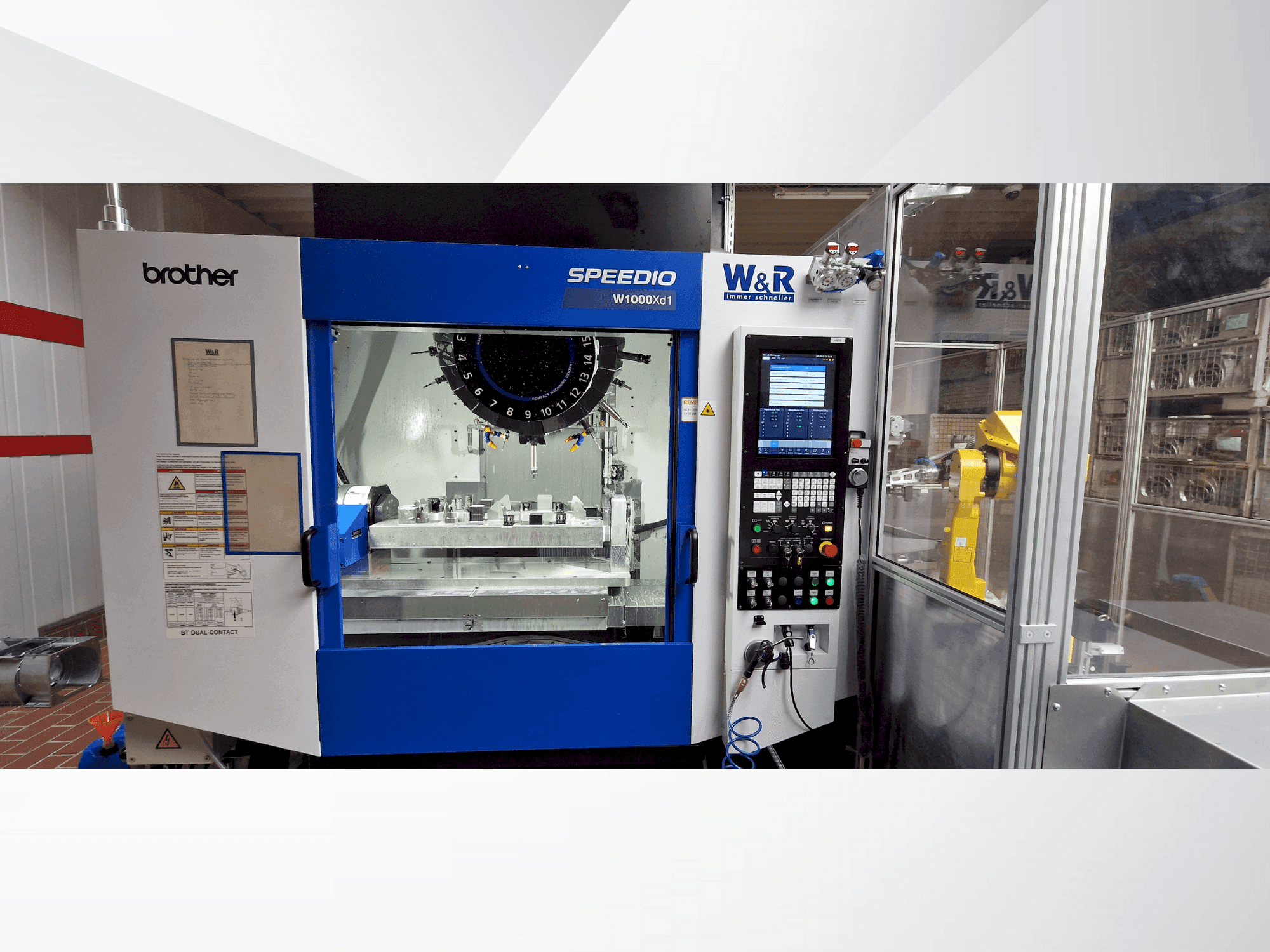 Widok z przodu maszyny Brother Speedio W1000Xd1