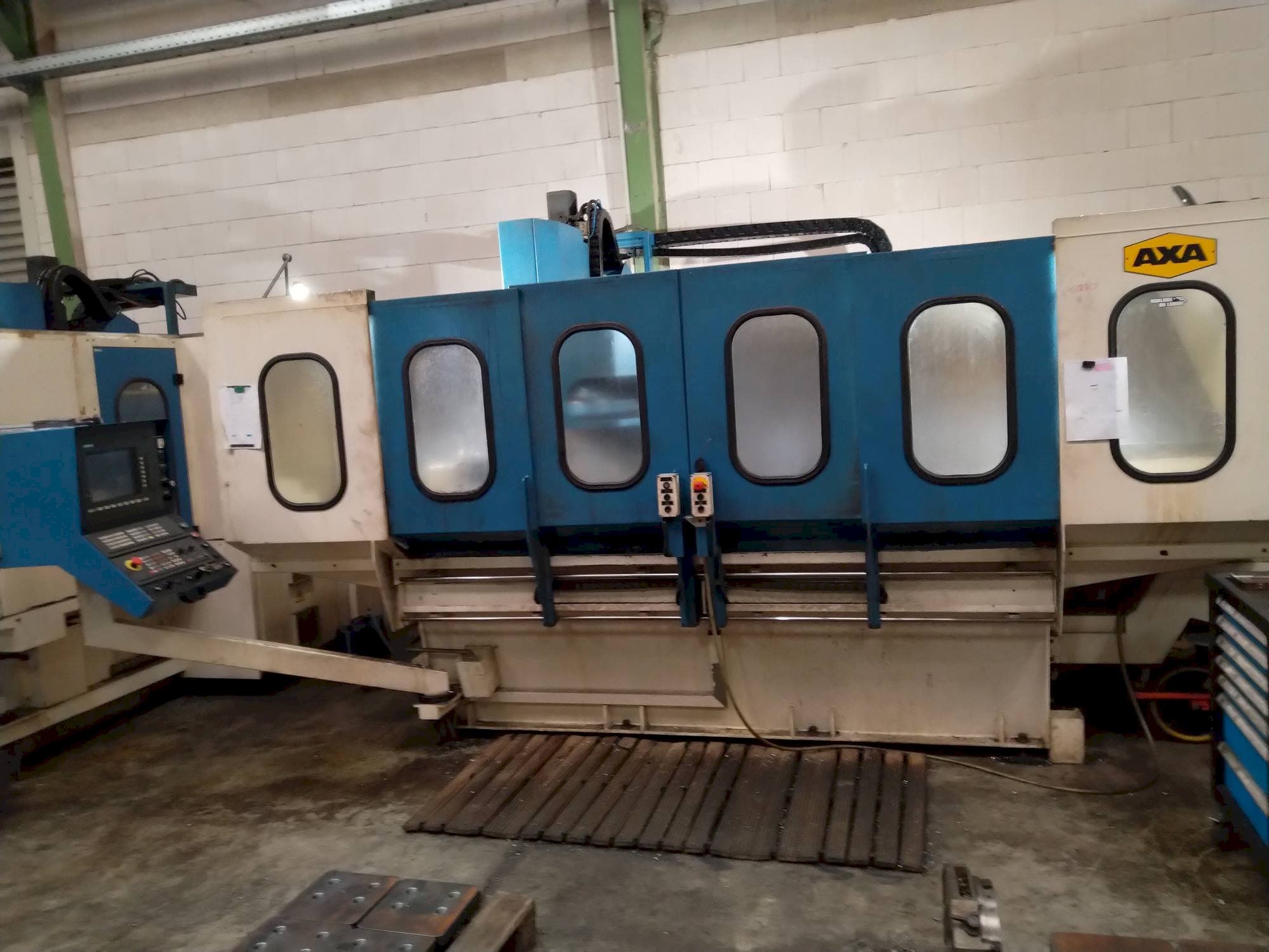 Widok z przodu maszyny AXA VSC 2M