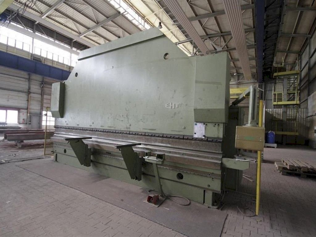 Widok prawej strony maszyny EHT Variopress 250 60