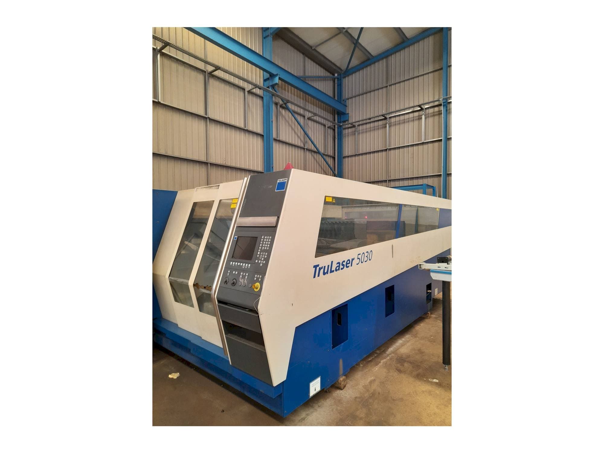 Widok z przodu maszyny Trumpf Trulaser 5030