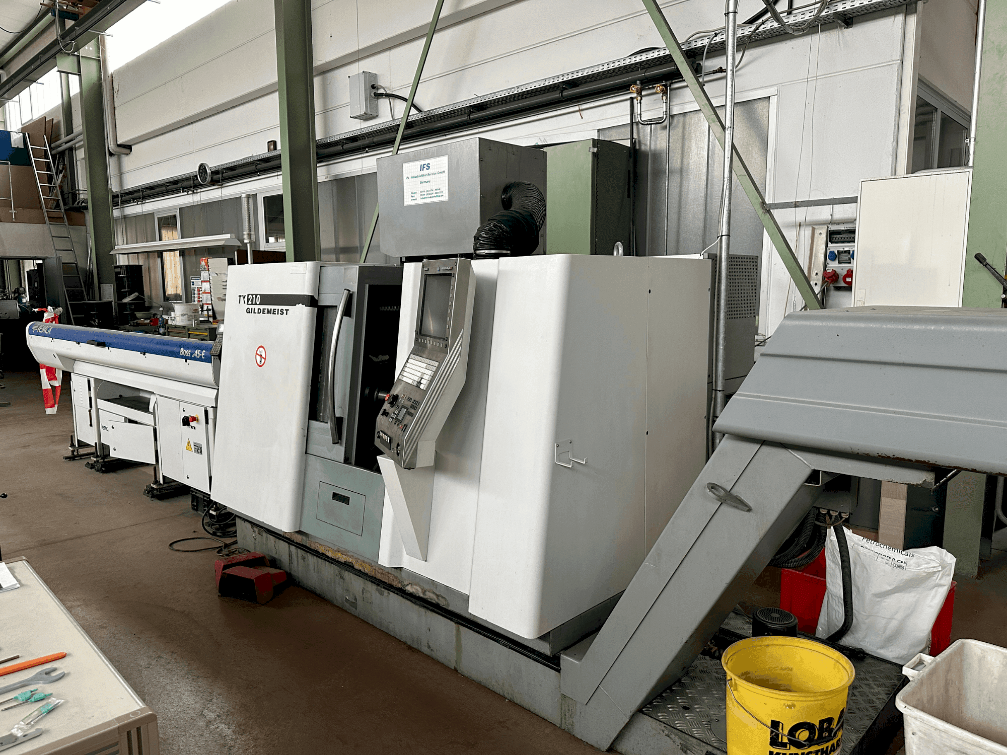 Widok z przodu maszyny DMG CTX 210 (2006)