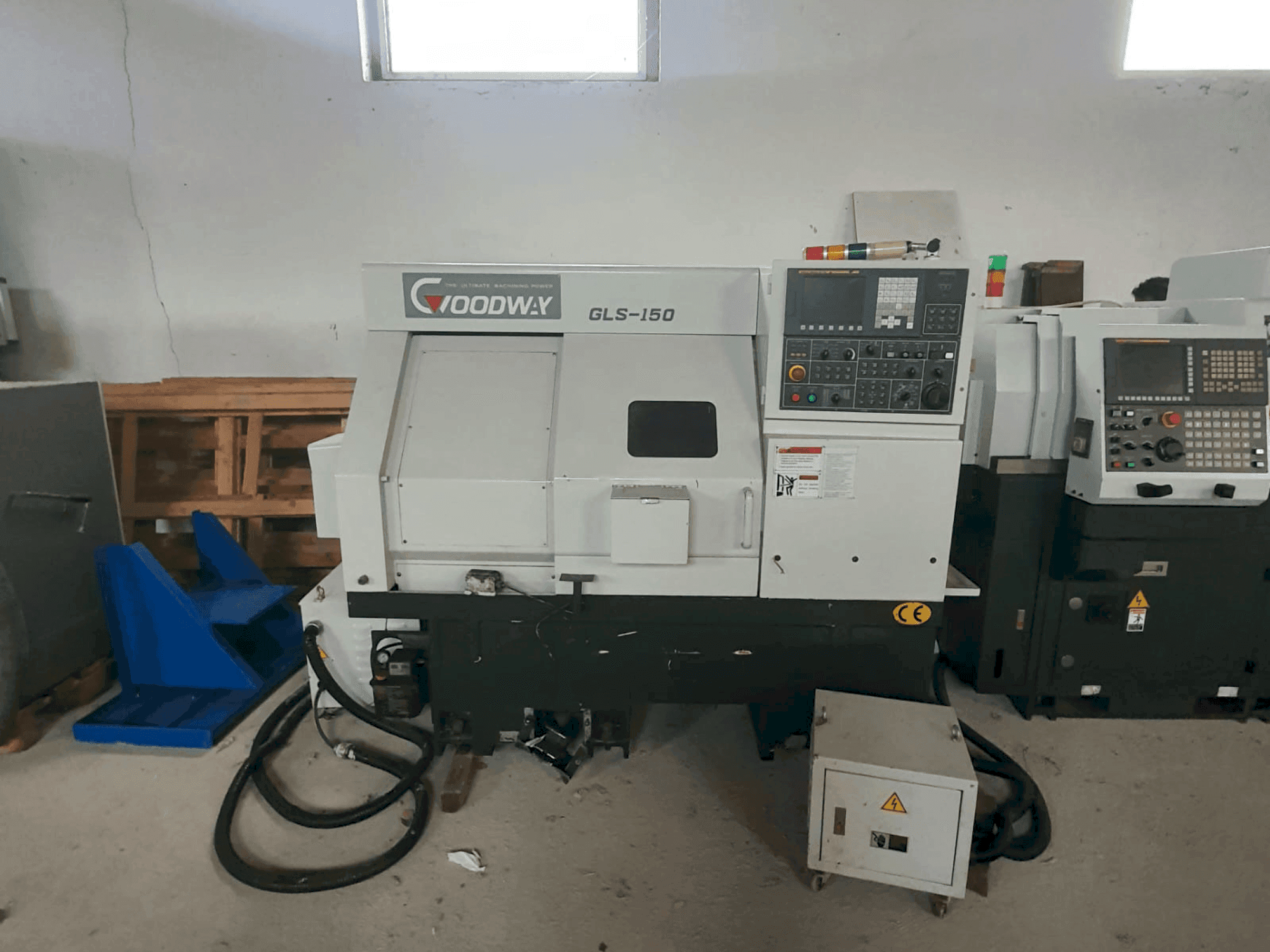 Widok z przodu maszyny Goodway GLS-150 M