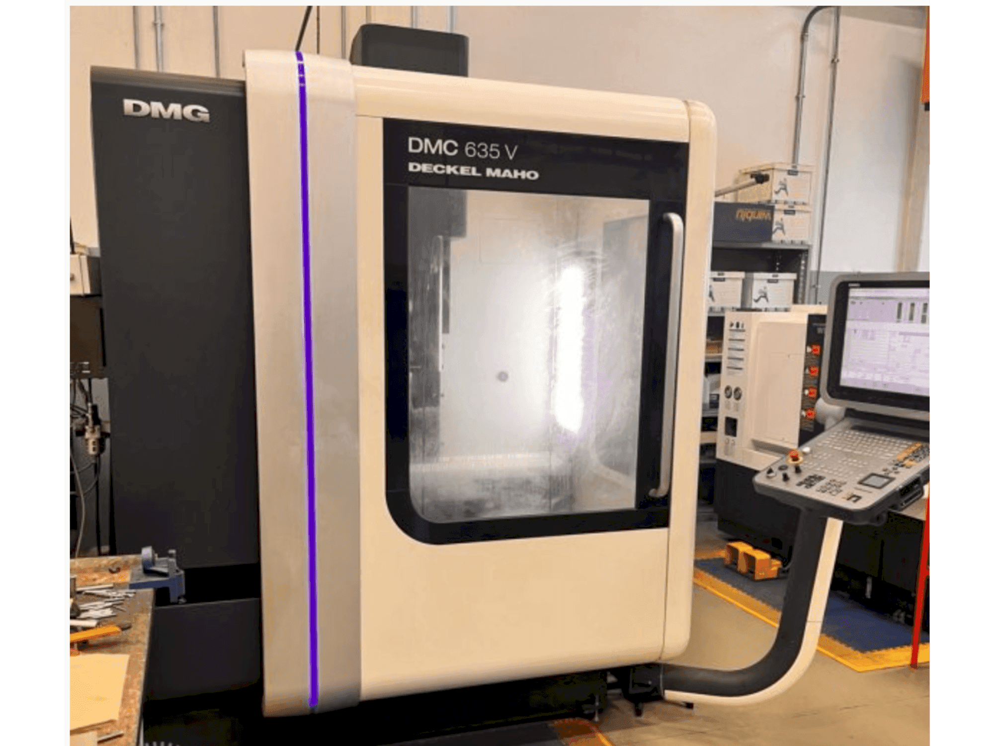 Widok z przodu maszyny DMG DECKEL MAHO DMC 635 V