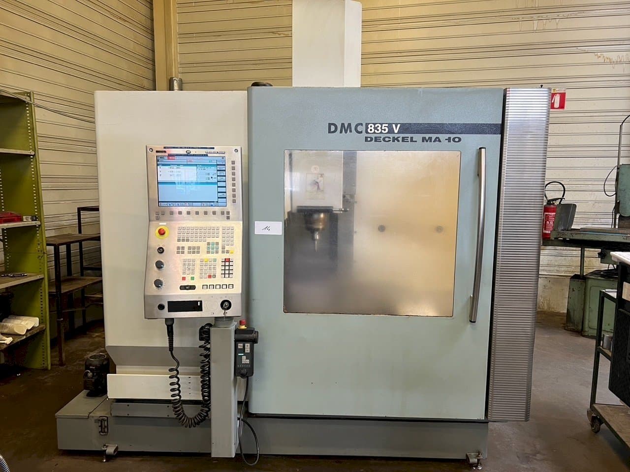 Widok z przodu maszyny DMG DMC 835