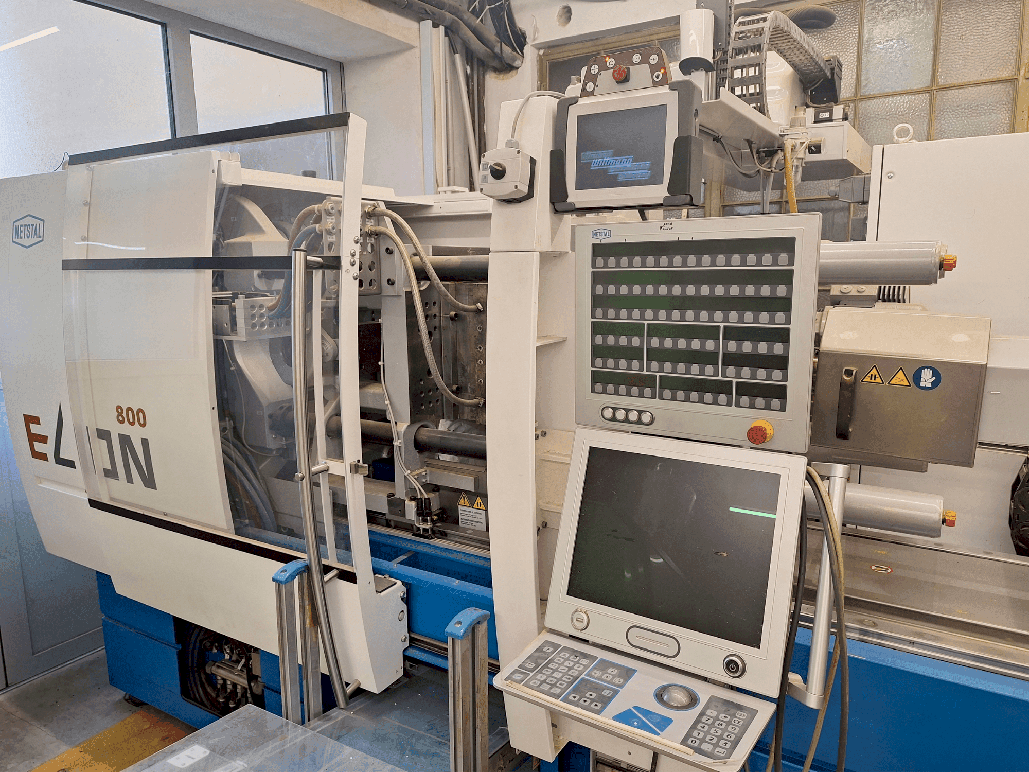 Widok z przodu maszyny Netstal Elion 800-270