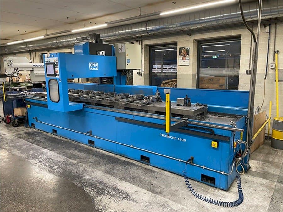 Widok z przodu maszyny CMA TRD28CNC 4500