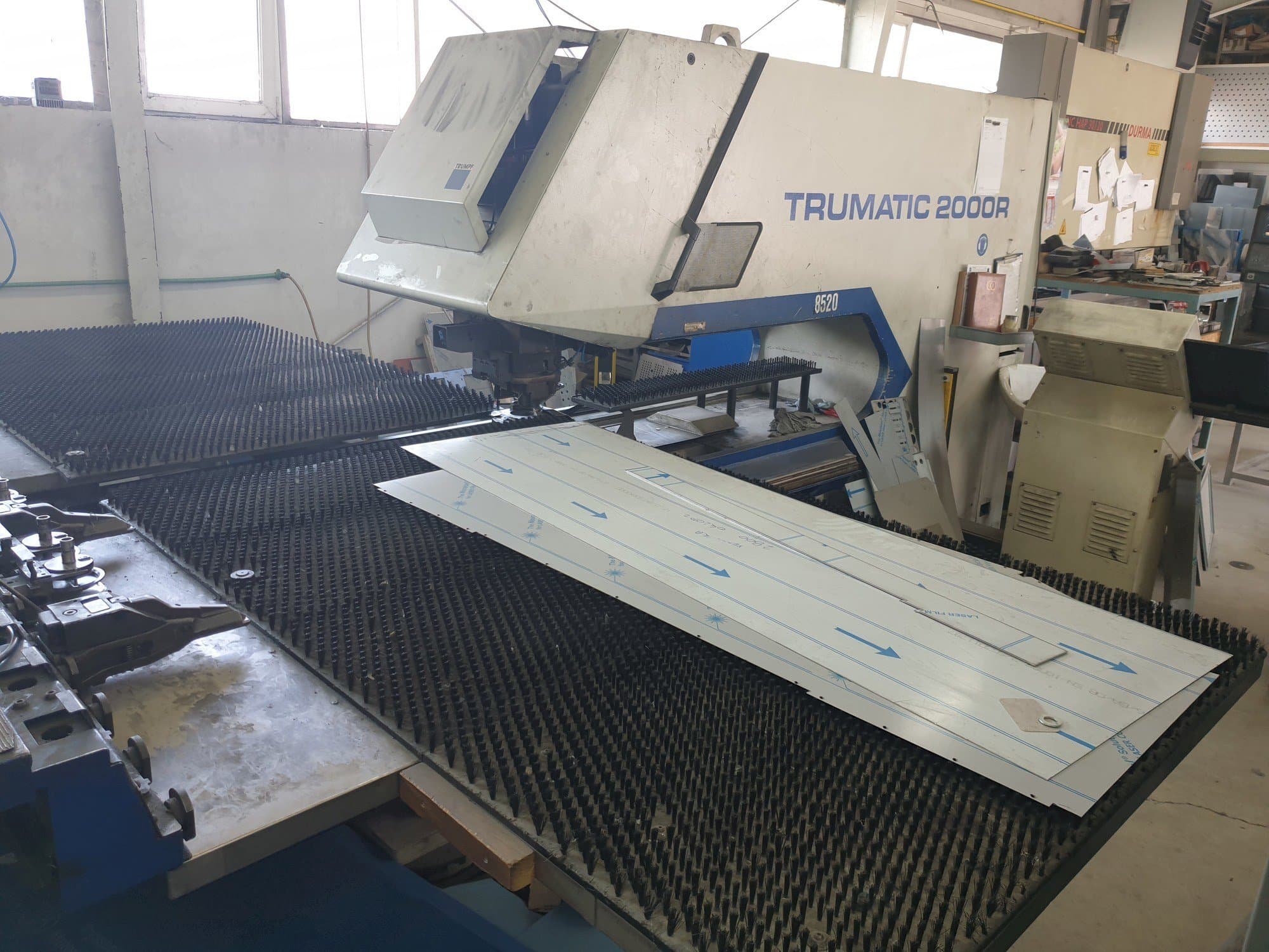 Widok z przodu maszyny Trumpf Trumatic 2000R