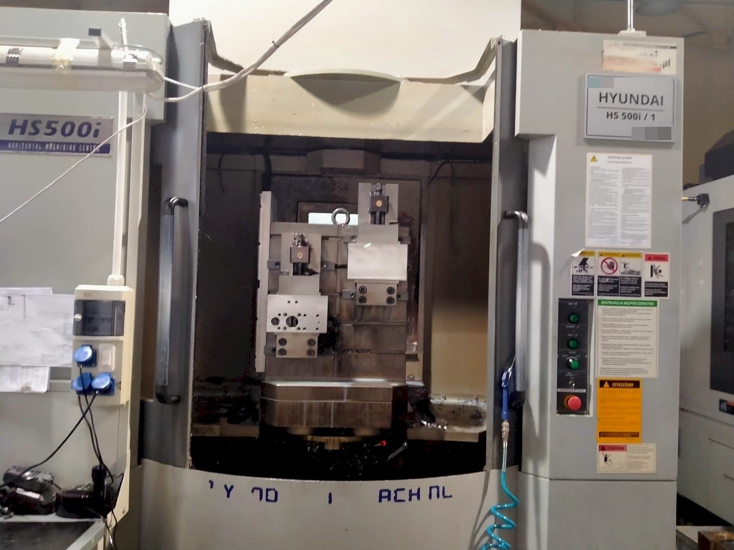 Widok z przodu maszyny Hyundai Kia HS500i