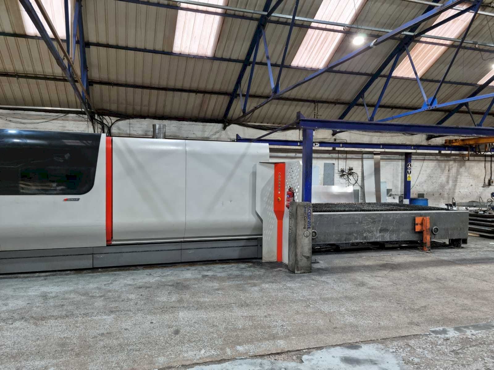 Widok z przodu maszyny Bystronic Bystar Fiber 4020 10KW