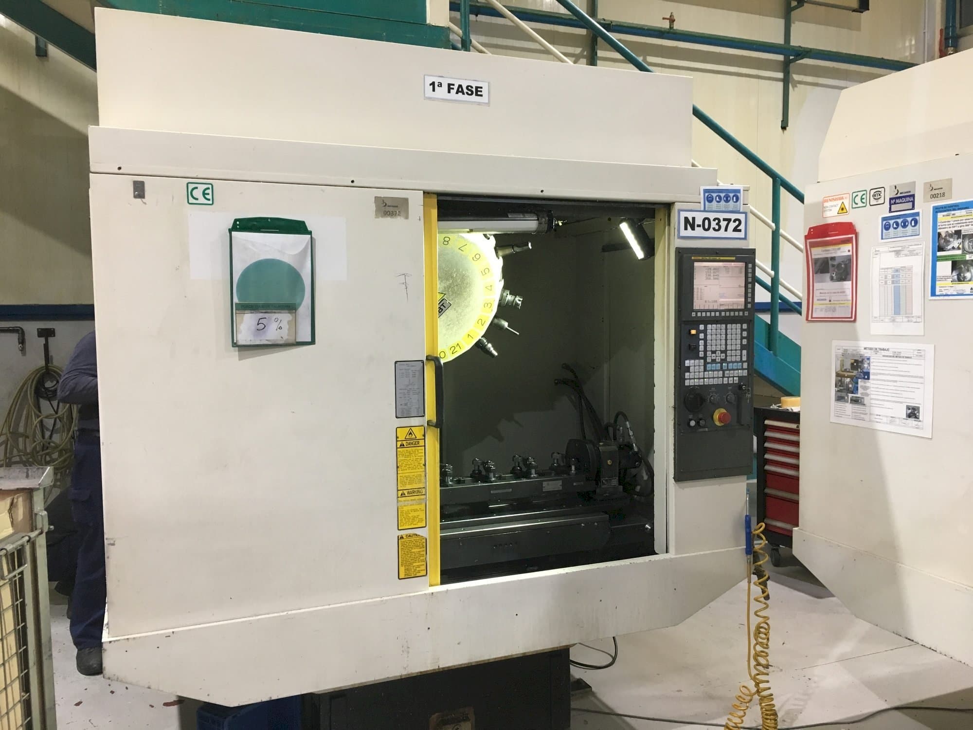 Widok z przodu maszyny FANUC Robodrill alfa-T21iEL