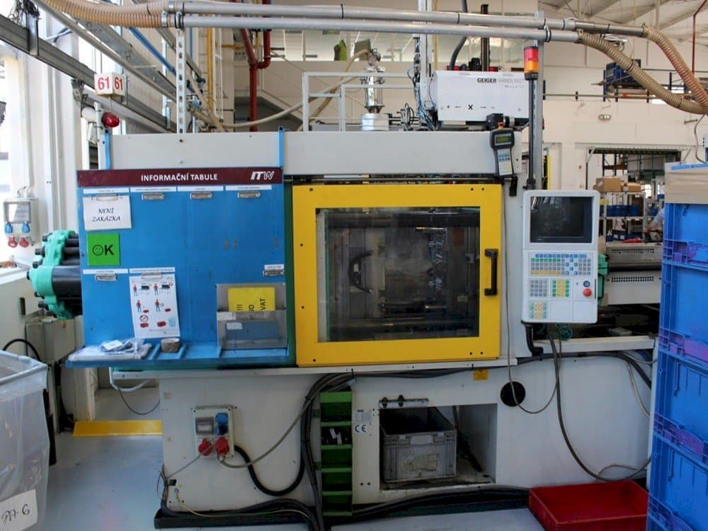 Widok z przodu maszyny Arburg 470 C 1500-800