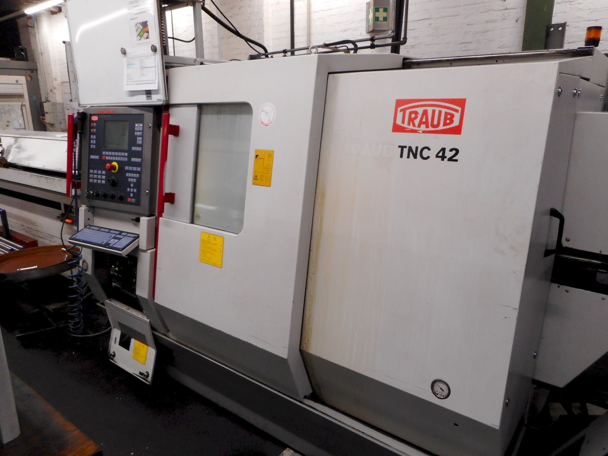 Widok z przodu maszyny TRAUB TNC42/65