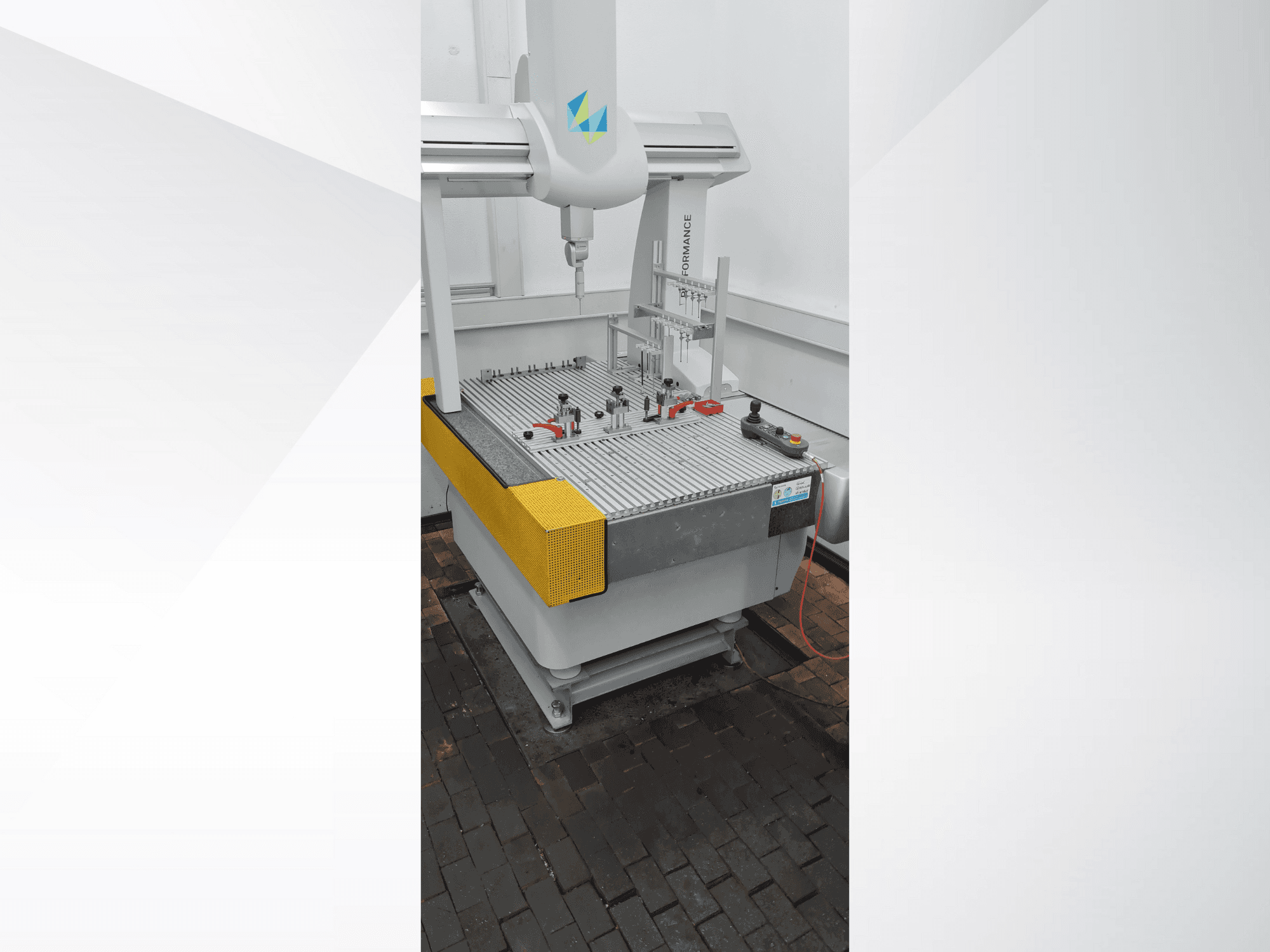 Widok z przodu maszyny Hexagon Global 07.07.05