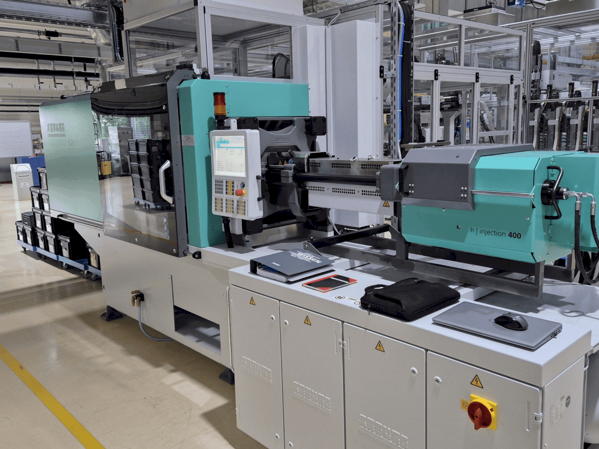 Widok z przodu maszyny Arburg Allrounder 520S 1600-400