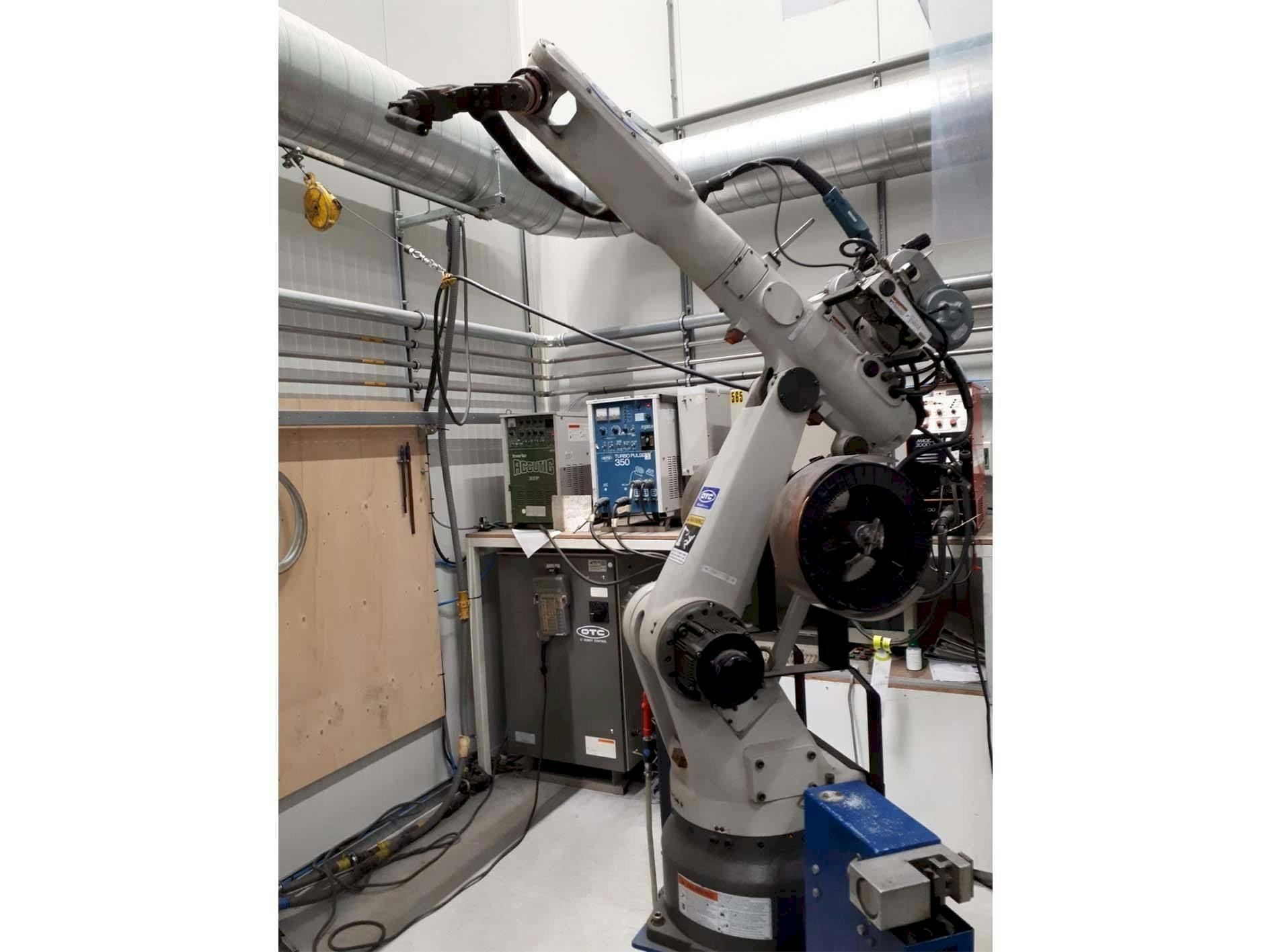 Widok z przodu maszyny OTC Daihen Welding Robot
