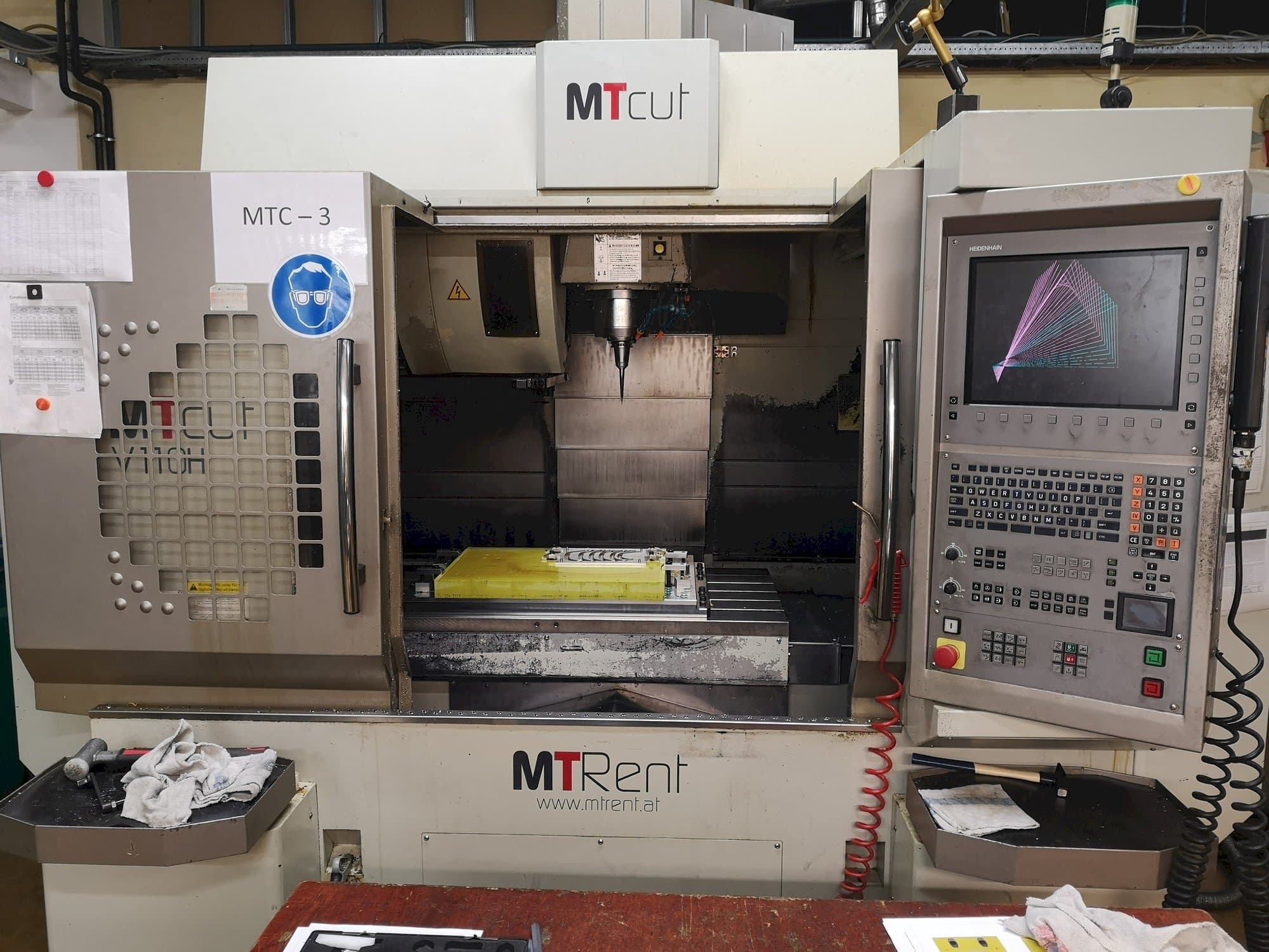 Widok z przodu maszyny MT Cut V110H
