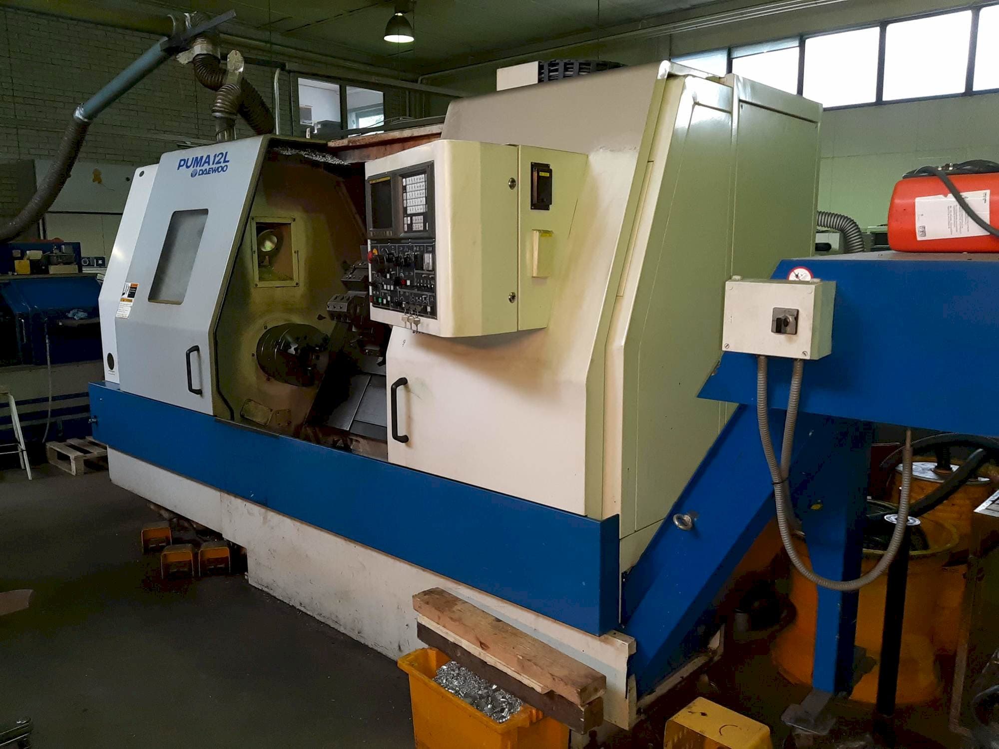 Widok z przodu maszyny DAEWOO PUMA 12L