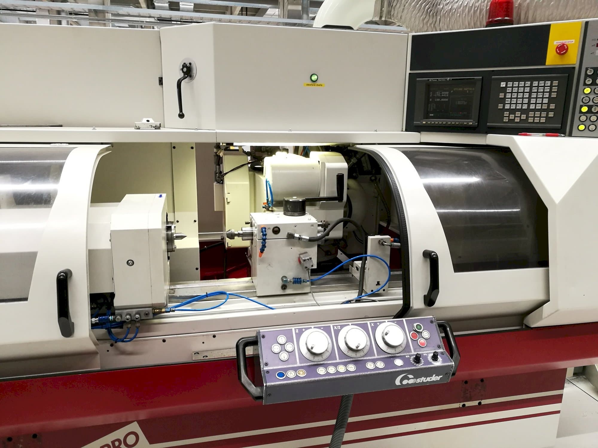 Widok z przodu maszyny STUDER S30 lean PRO