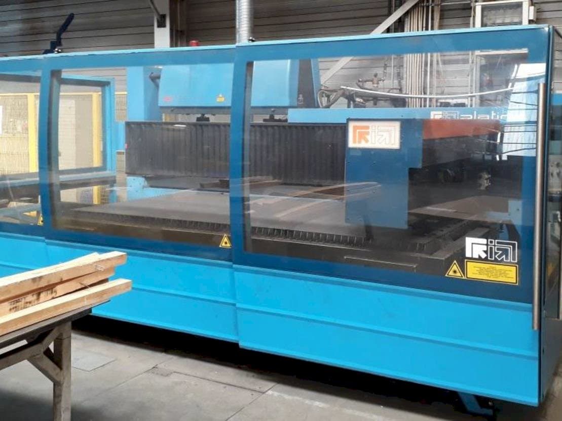 Widok z przodu maszyny Prima Industrie Platino 1530