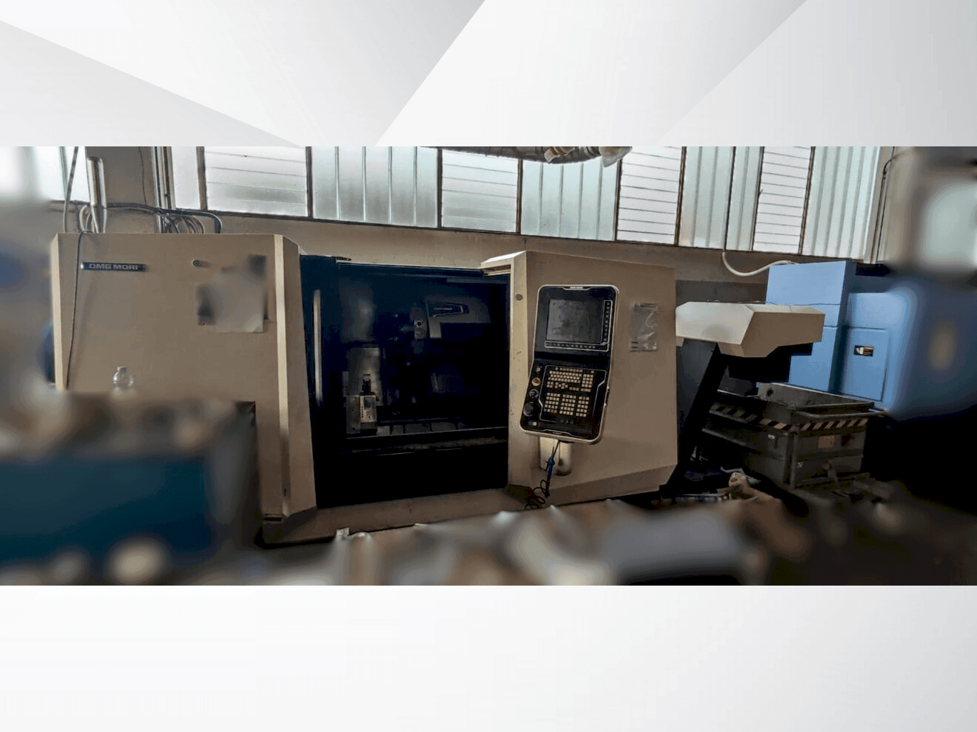 Widok z przodu maszyny DMG MORI CLX 550