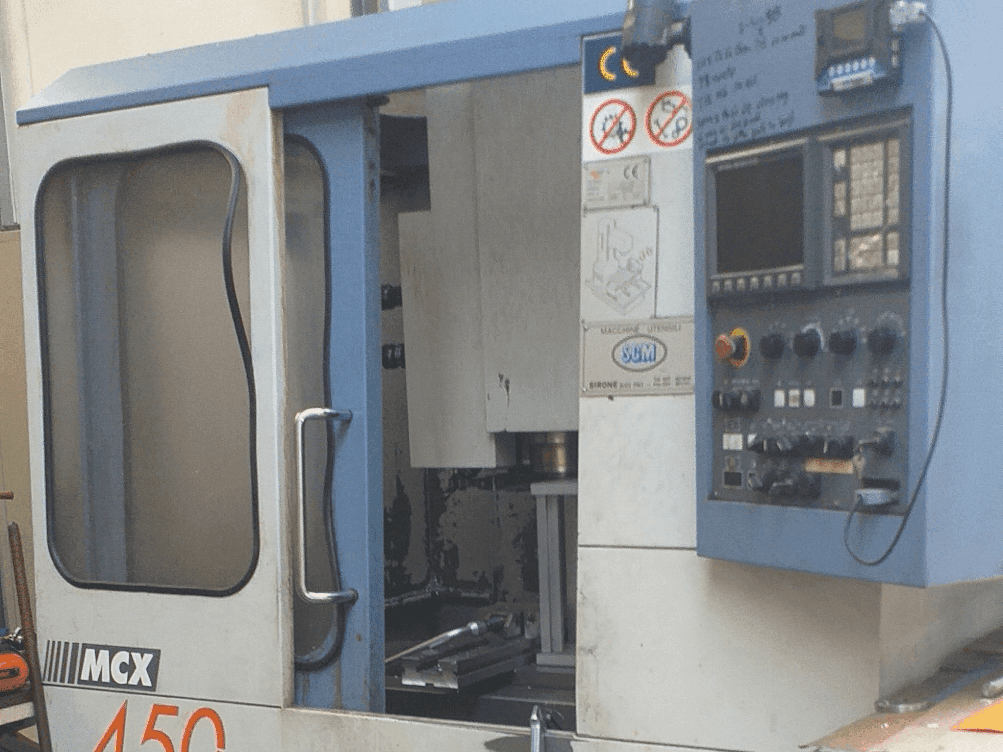 Widok z przodu maszyny FAMUP MCX 450