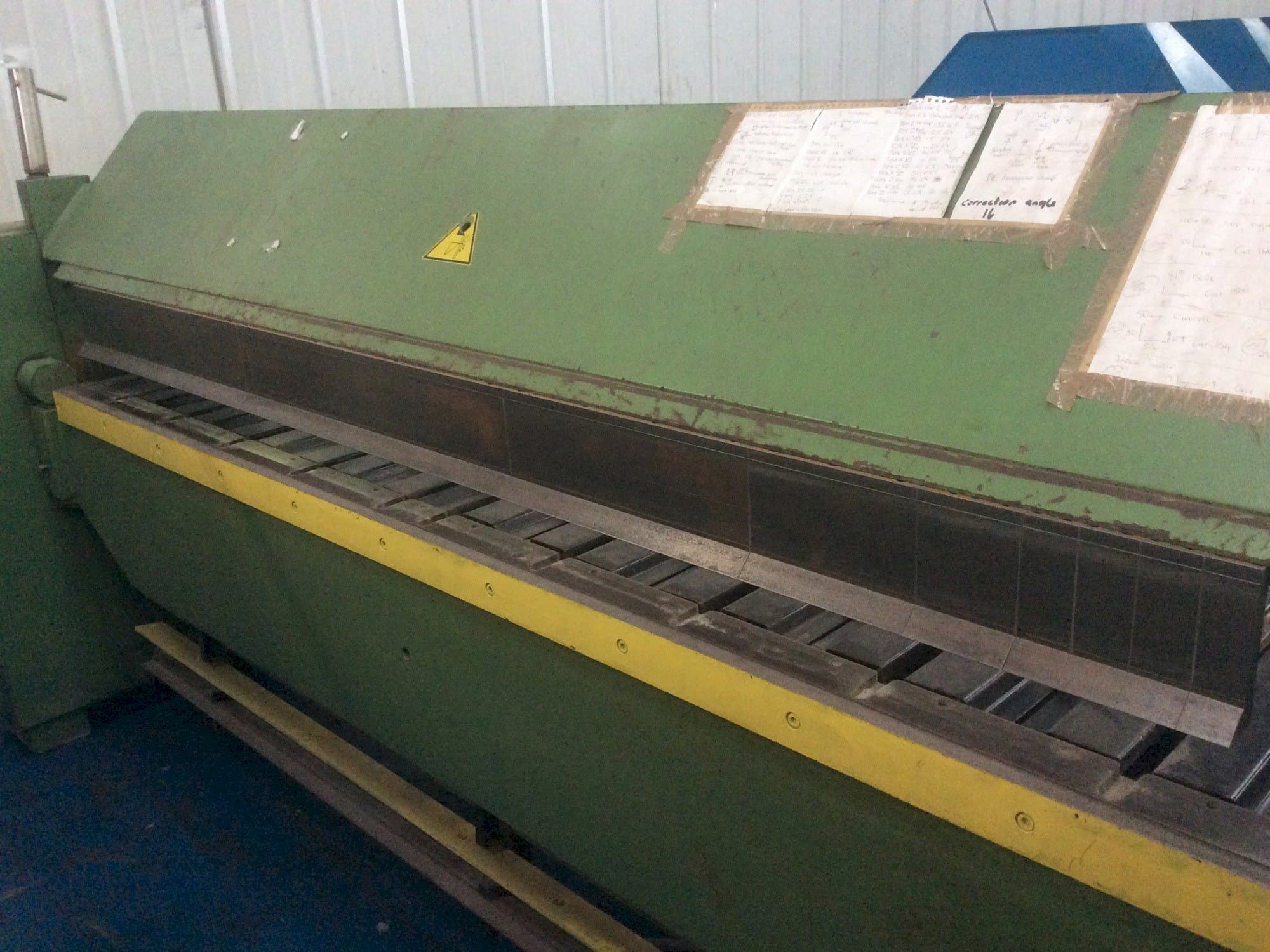 Widok z prawej maszyny Schechtl MAB 250/CNC