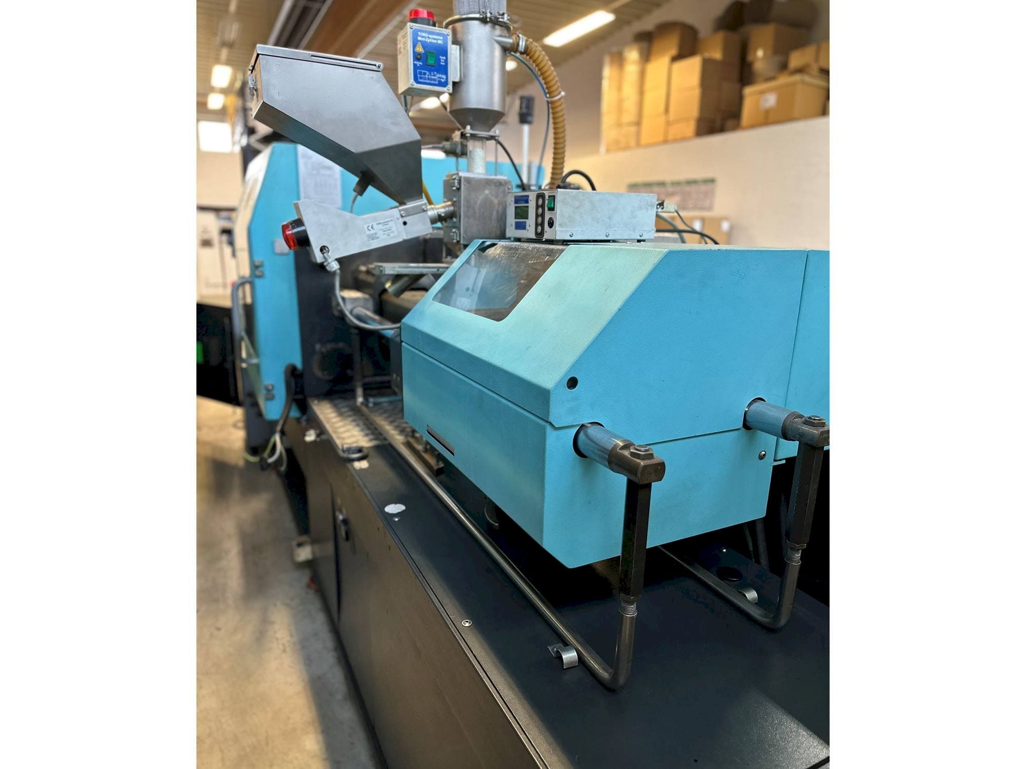 Widok z przodu maszyny DEMAG Concept 80/370-120