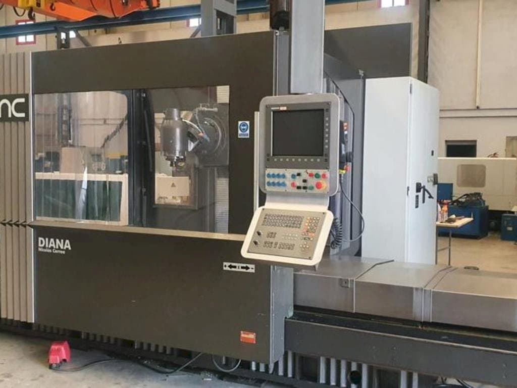 Widok z przodu maszyny Nicolas Correa Prisma 20