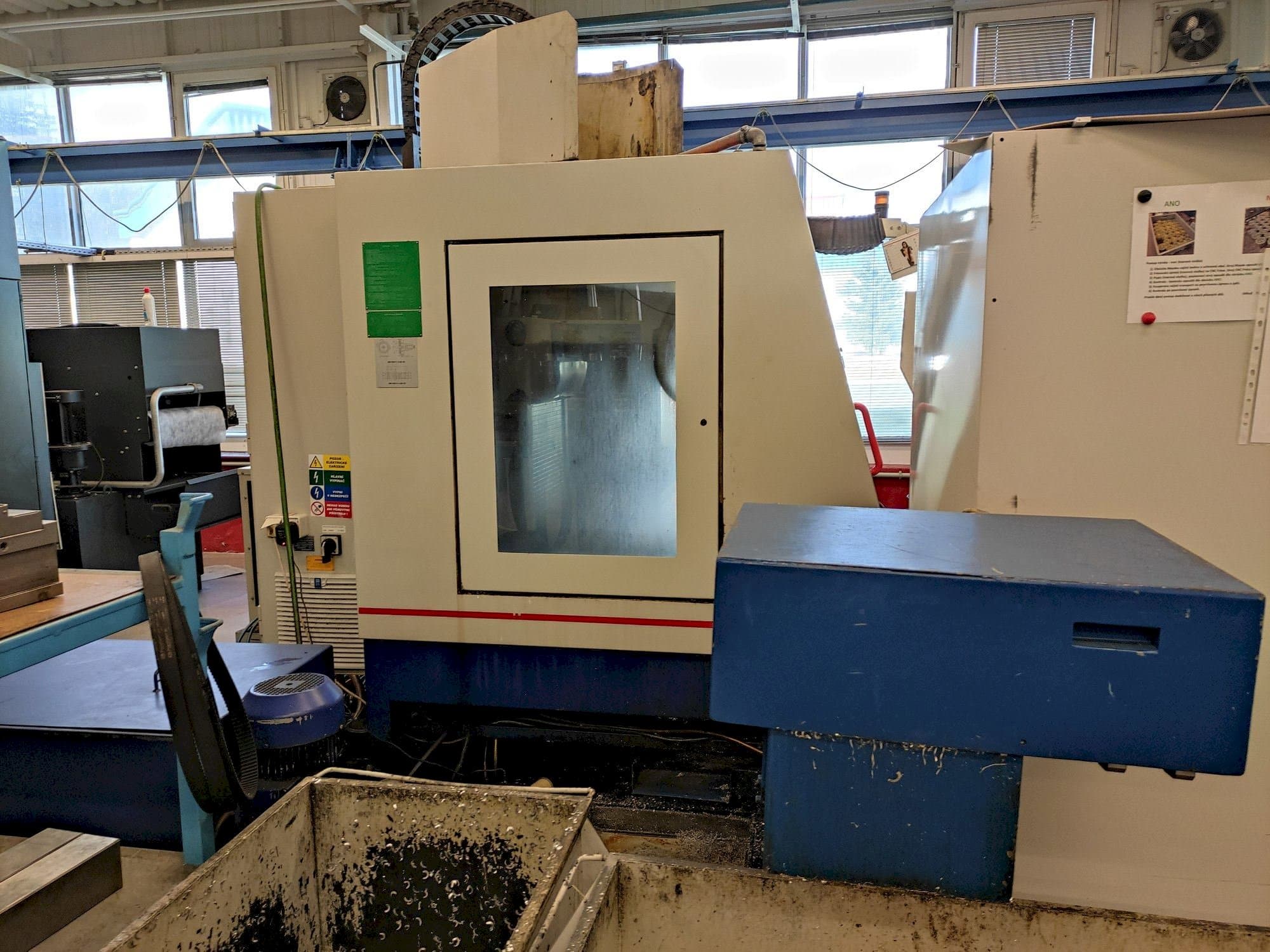 Widok z przodu maszyny ZPS MCFV 1260 NT
