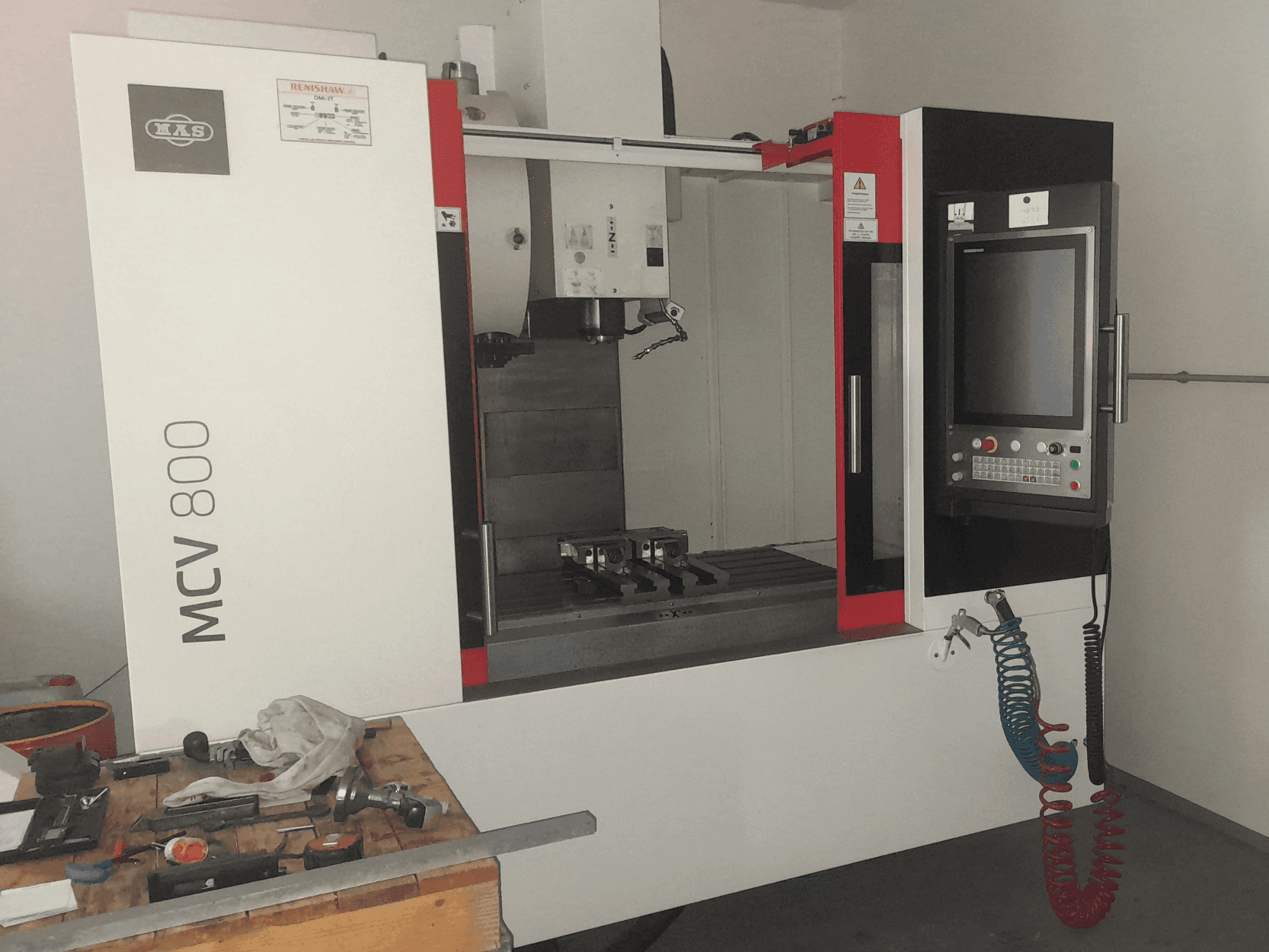 Widok z przodu maszyny KOVOSVIT MAS MCV 800 QUICK (2022)