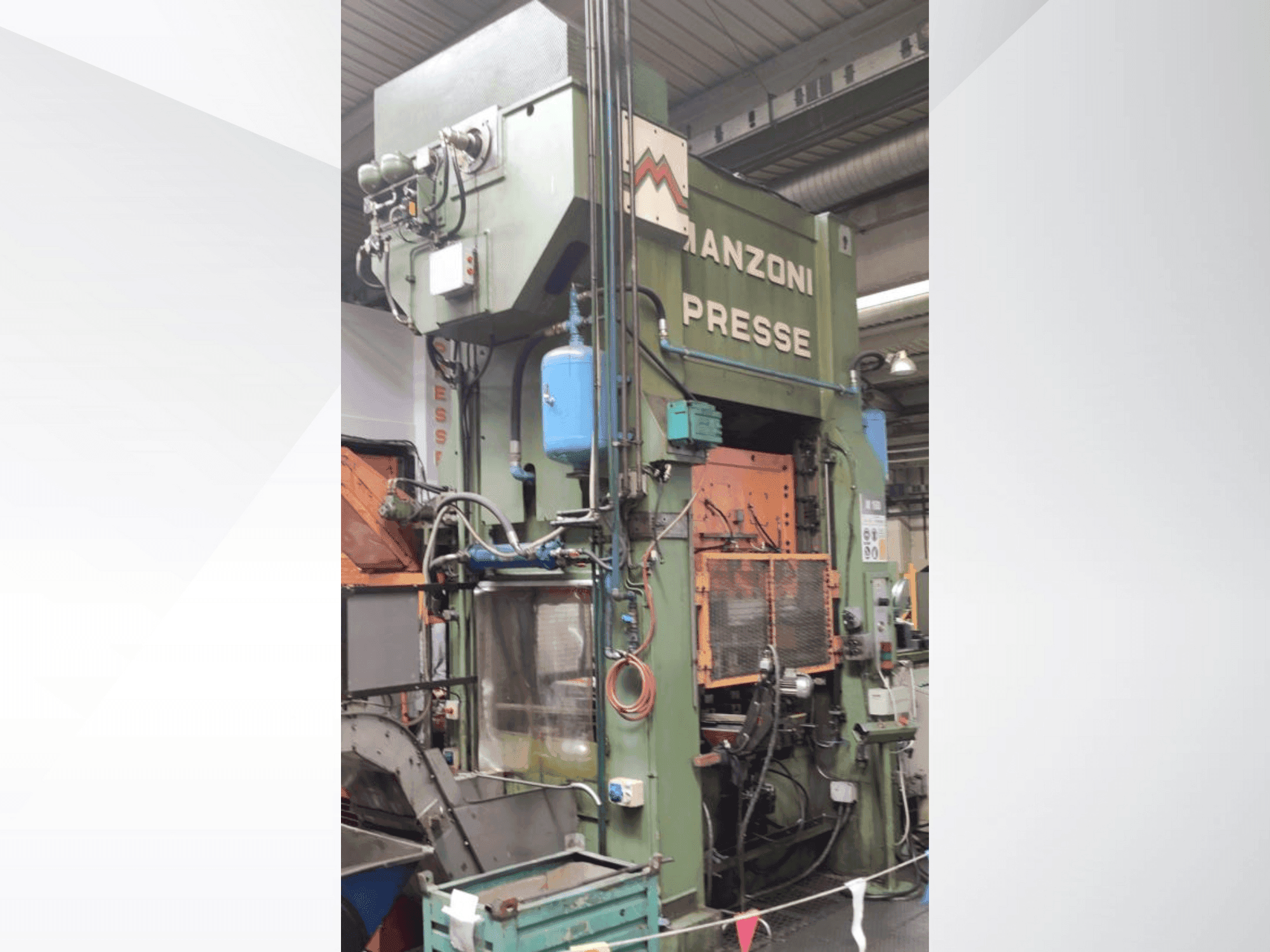 Widok z przodu maszyny RAVNE PRESSES Manzoni 160