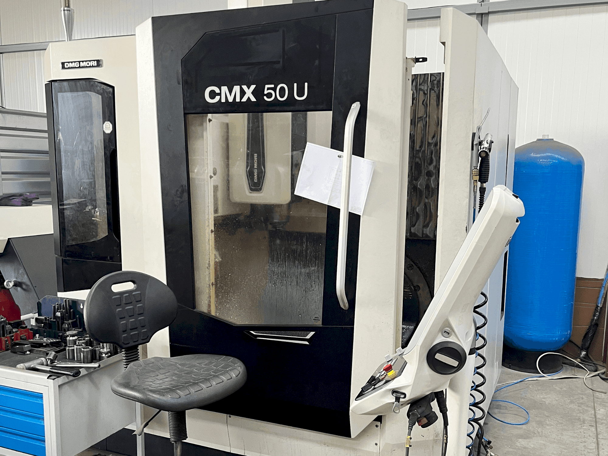 Widok z przodu maszyny DMG MORI CMX 50 U