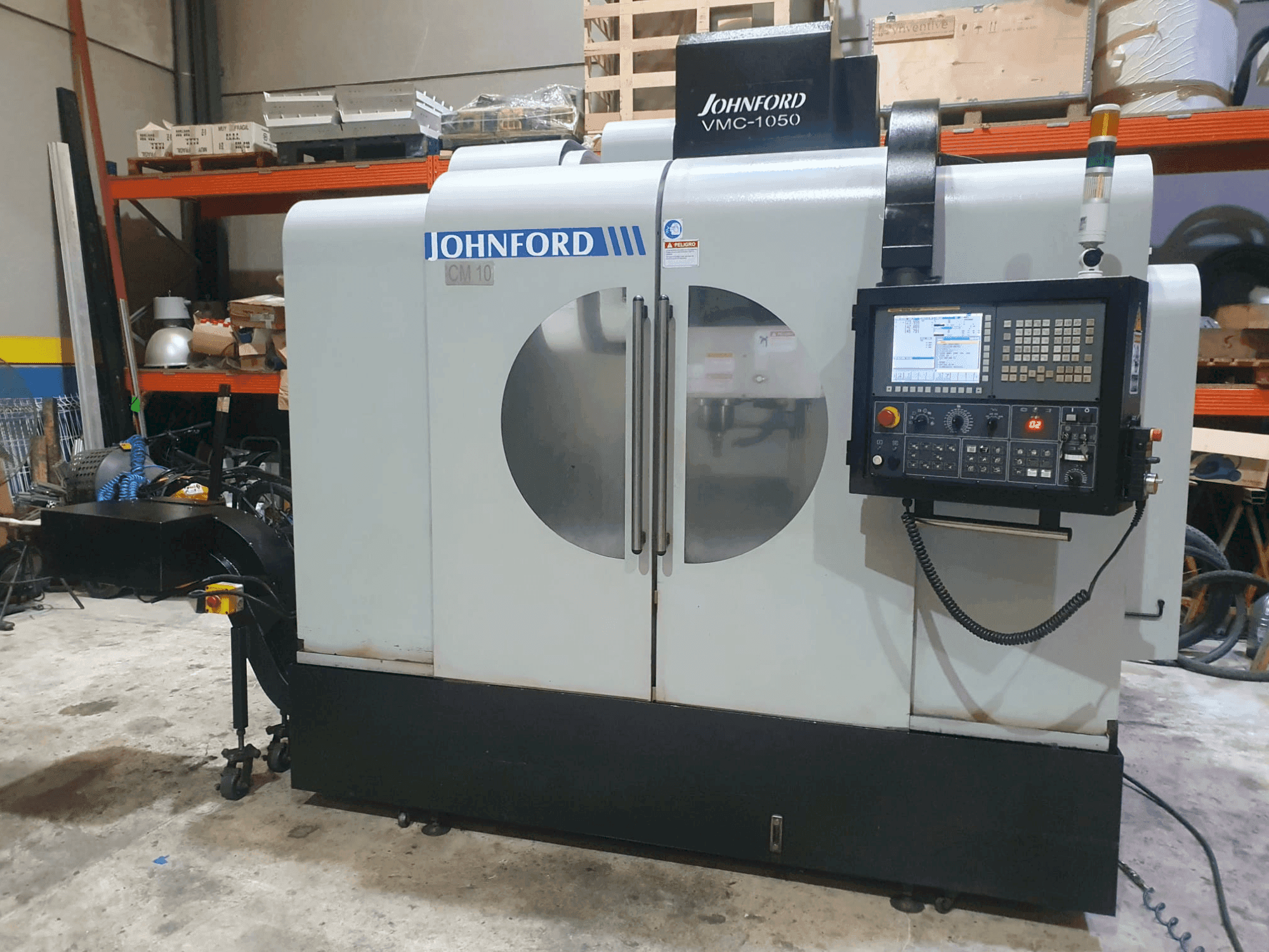 Widok z przodu maszyny Johnford VMC-1050