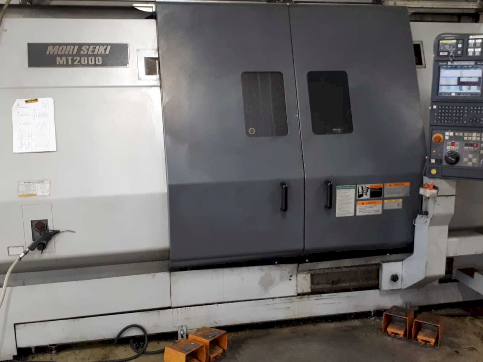 Widok z przodu maszyny MORI SEIKI MT 2000 SZ
