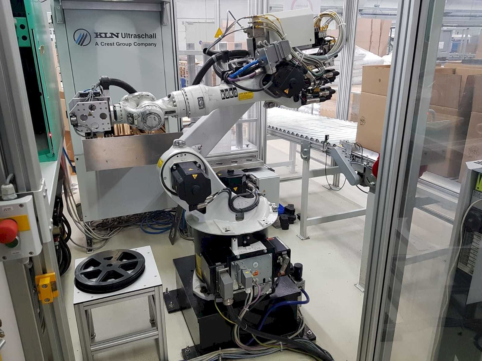 Widok z przodu maszyny KUKA KR 16