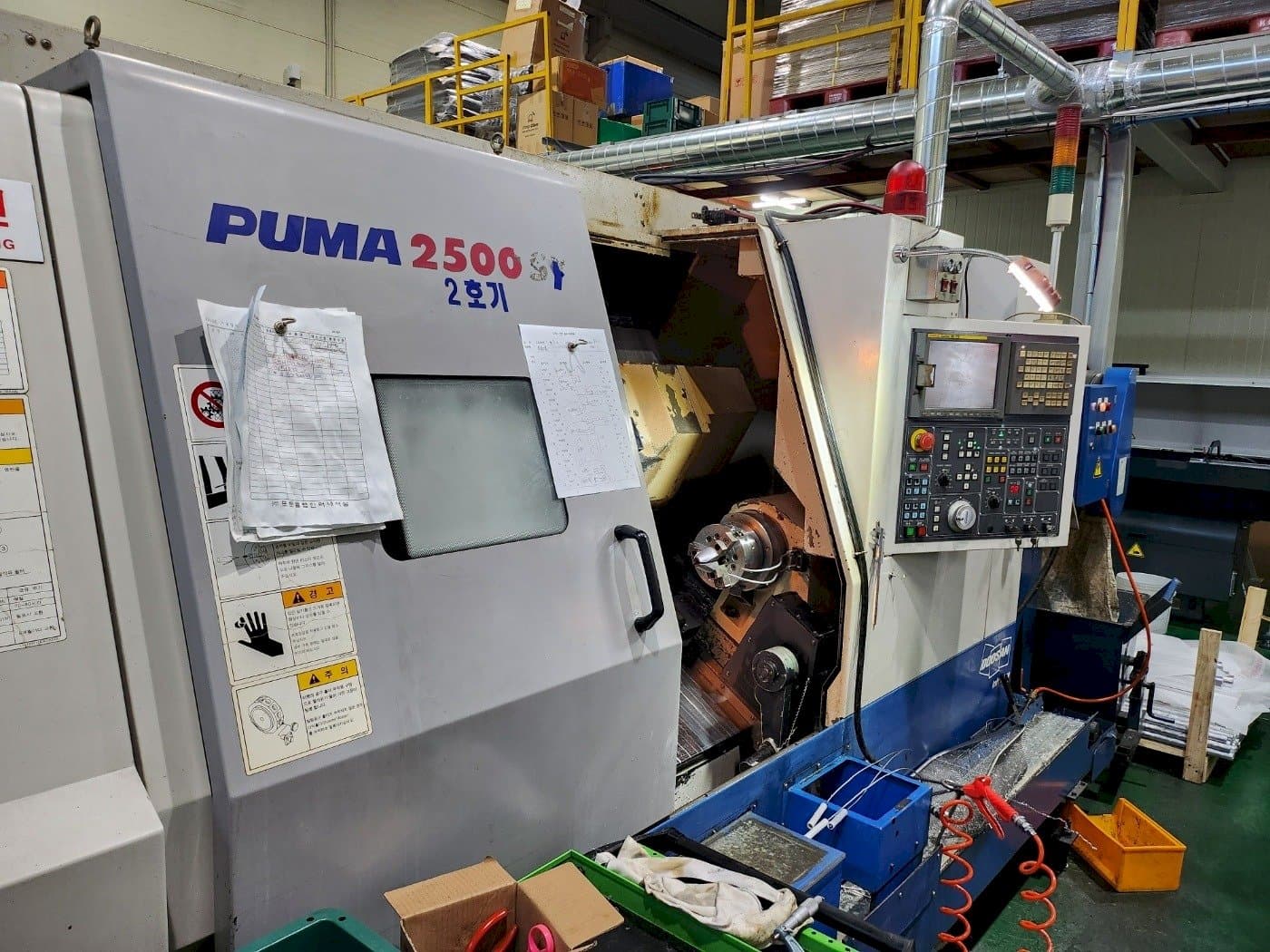 Widok z przodu maszyny DOOSAN PUMA 2500SY