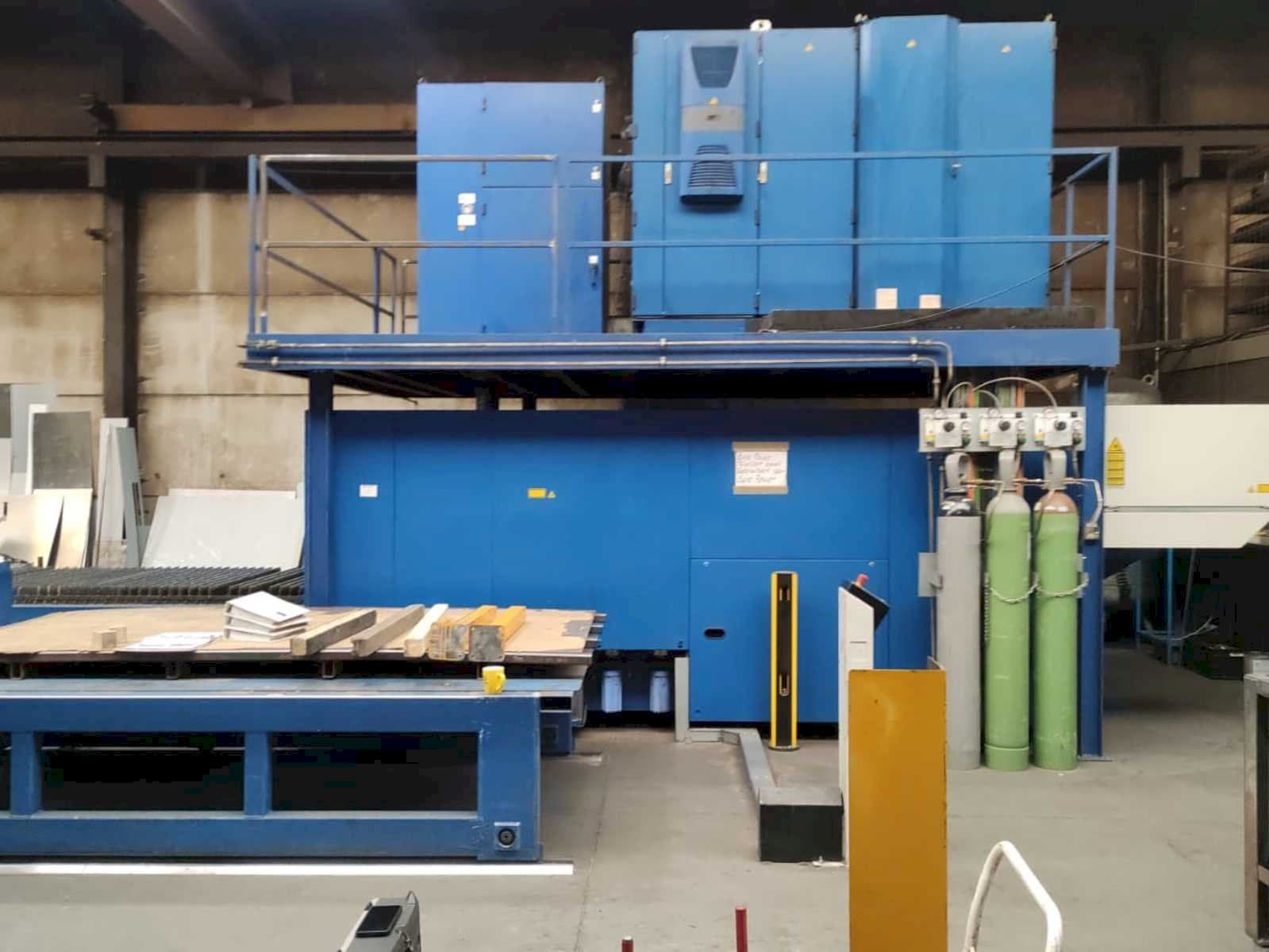 Widok z przodu maszyny Trumpf Trulaser 3030