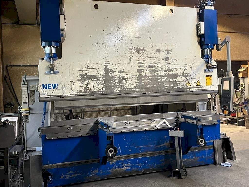 Widok z przodu maszyny GWF MENGELE HB 175-30/35