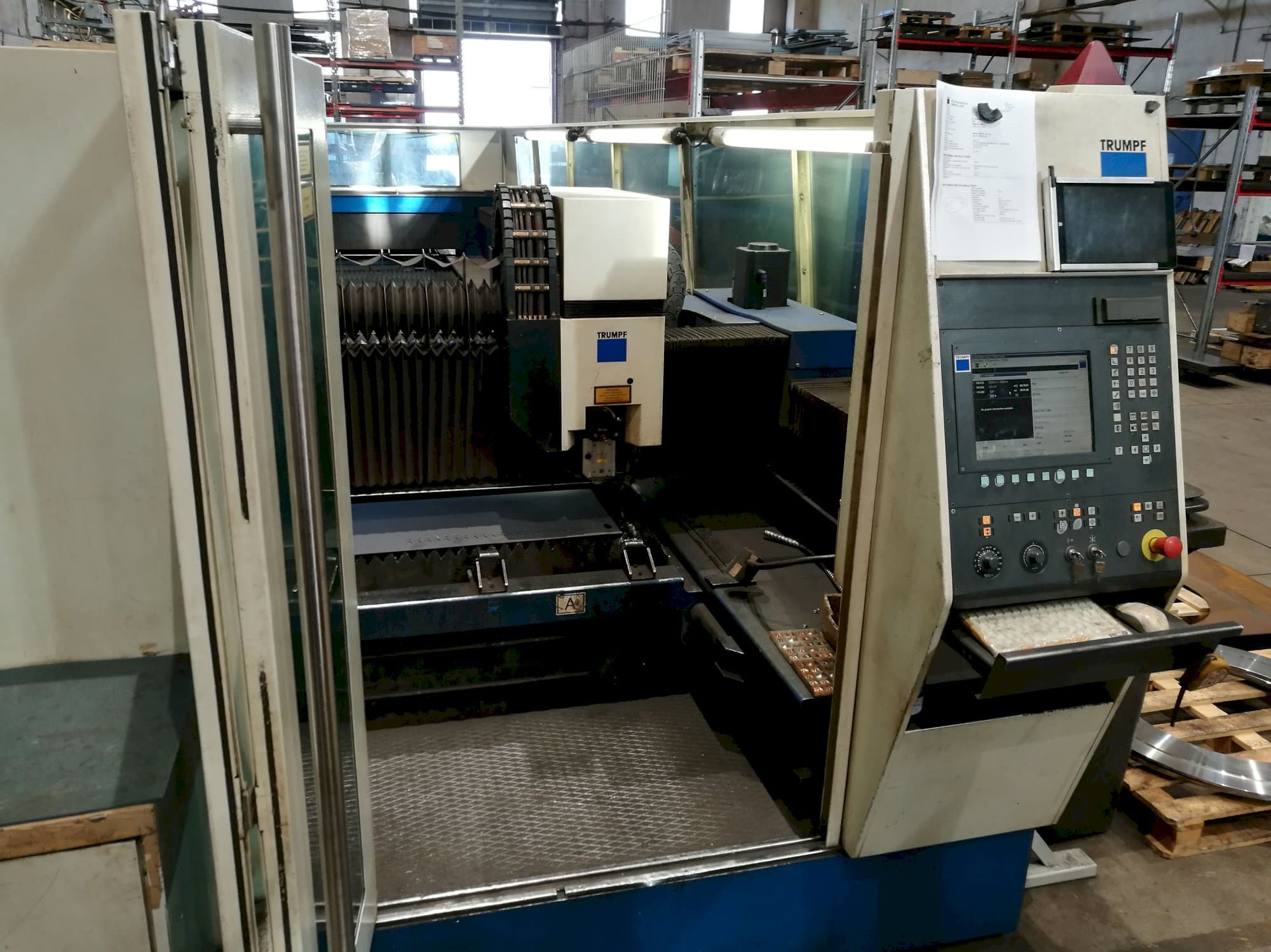 Widok z przodu maszyny Trumpf TruLaser 5060