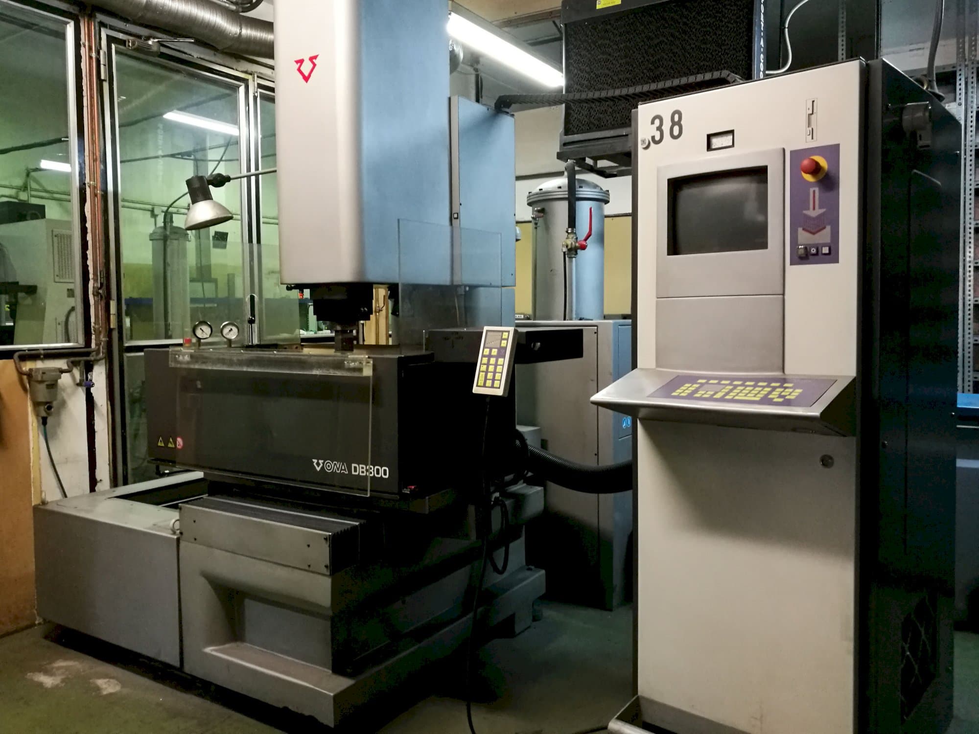 Widok z prawej maszyny ONA DB300