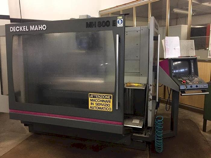 Widok z przodu maszyny DECKEL MAHO MH800E