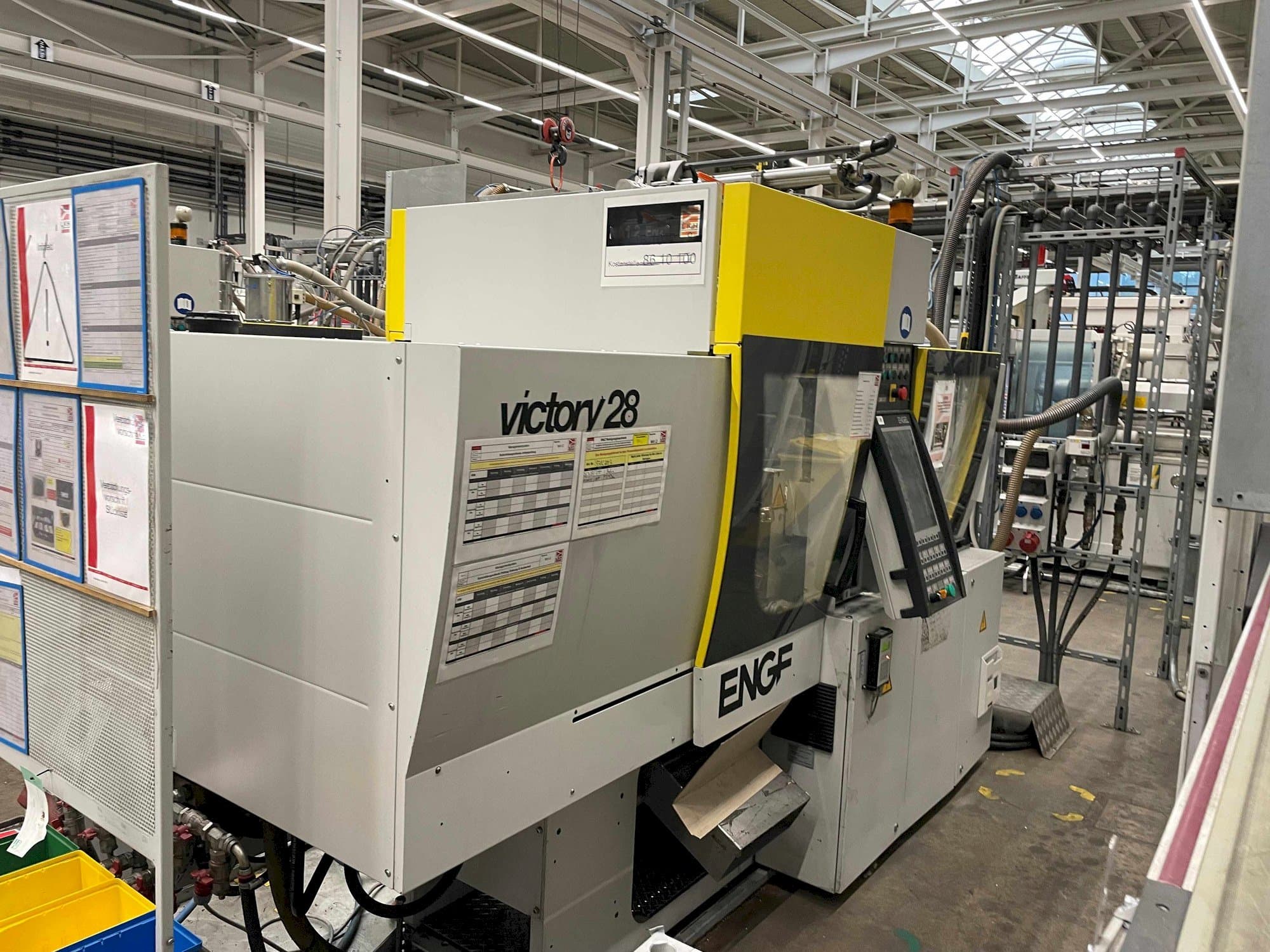 Widok z przodu maszyny Engel Victory 200/28