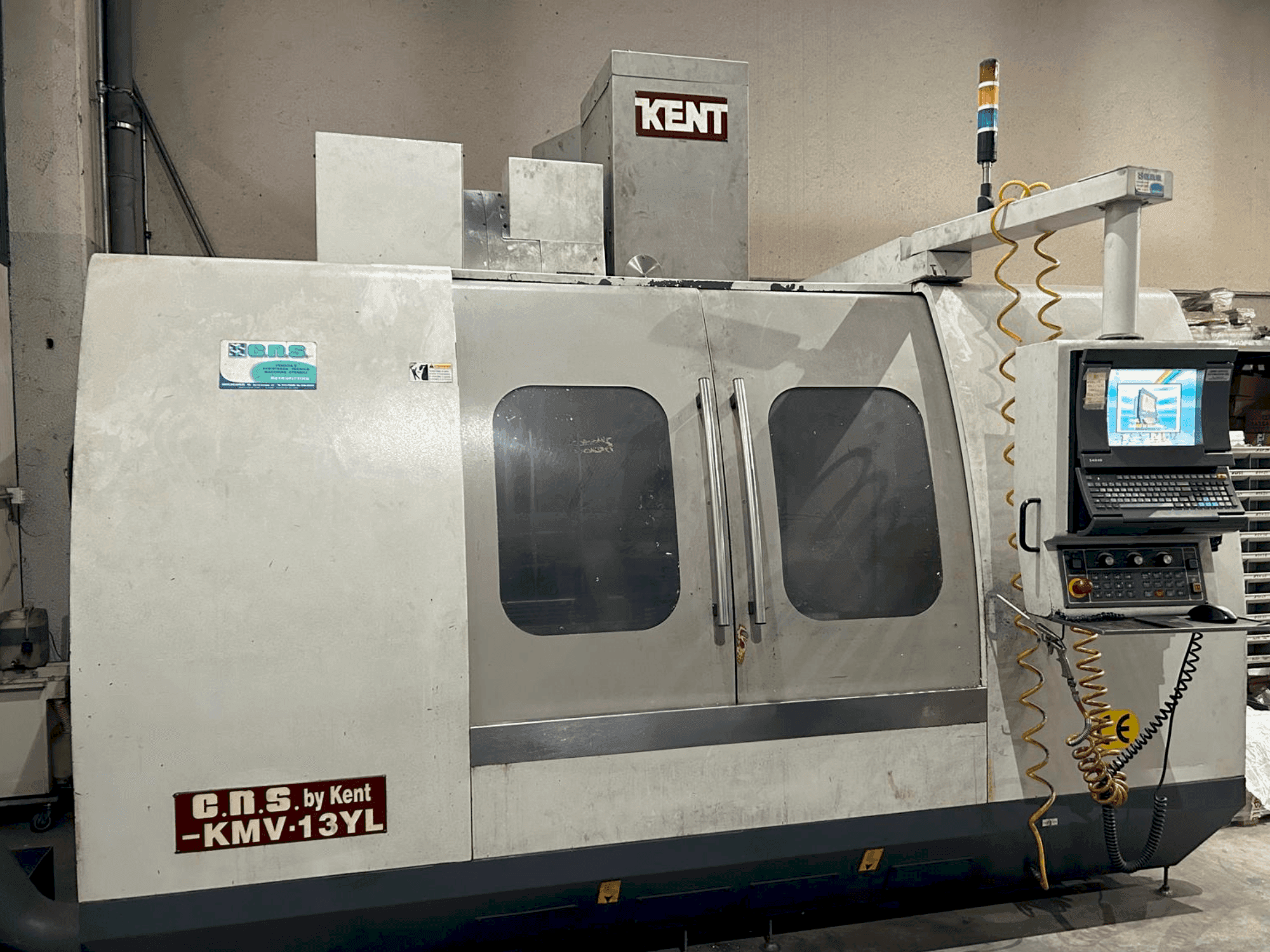 Widok z przodu maszyny Kent KMV 13 YL
